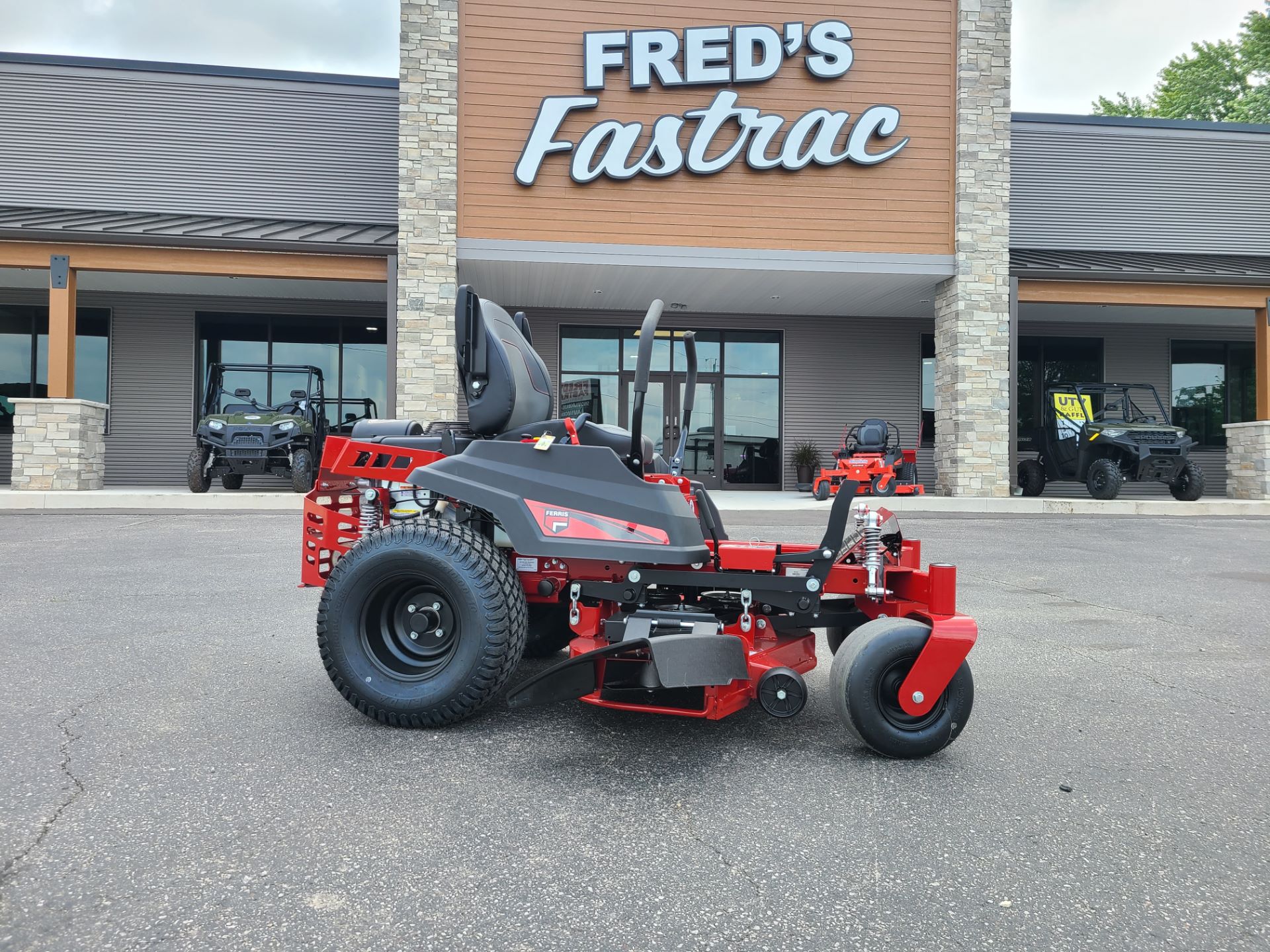 2022 Ferris Industries 500S 48 in. Briggs & Stratton Commercial 25 hp in Fond Du Lac, Wisconsin - Photo 1