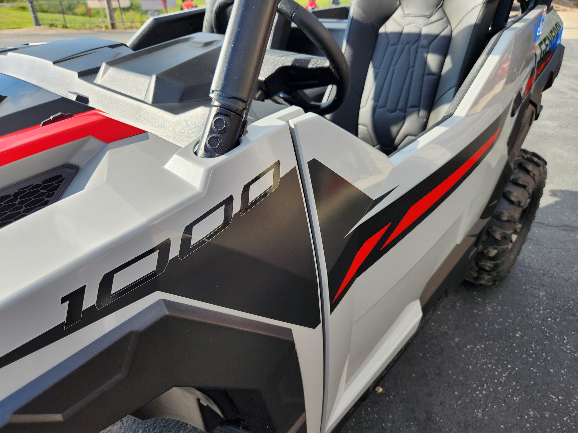 2025 Polaris General 1000 Sport in Fond Du Lac, Wisconsin - Photo 9