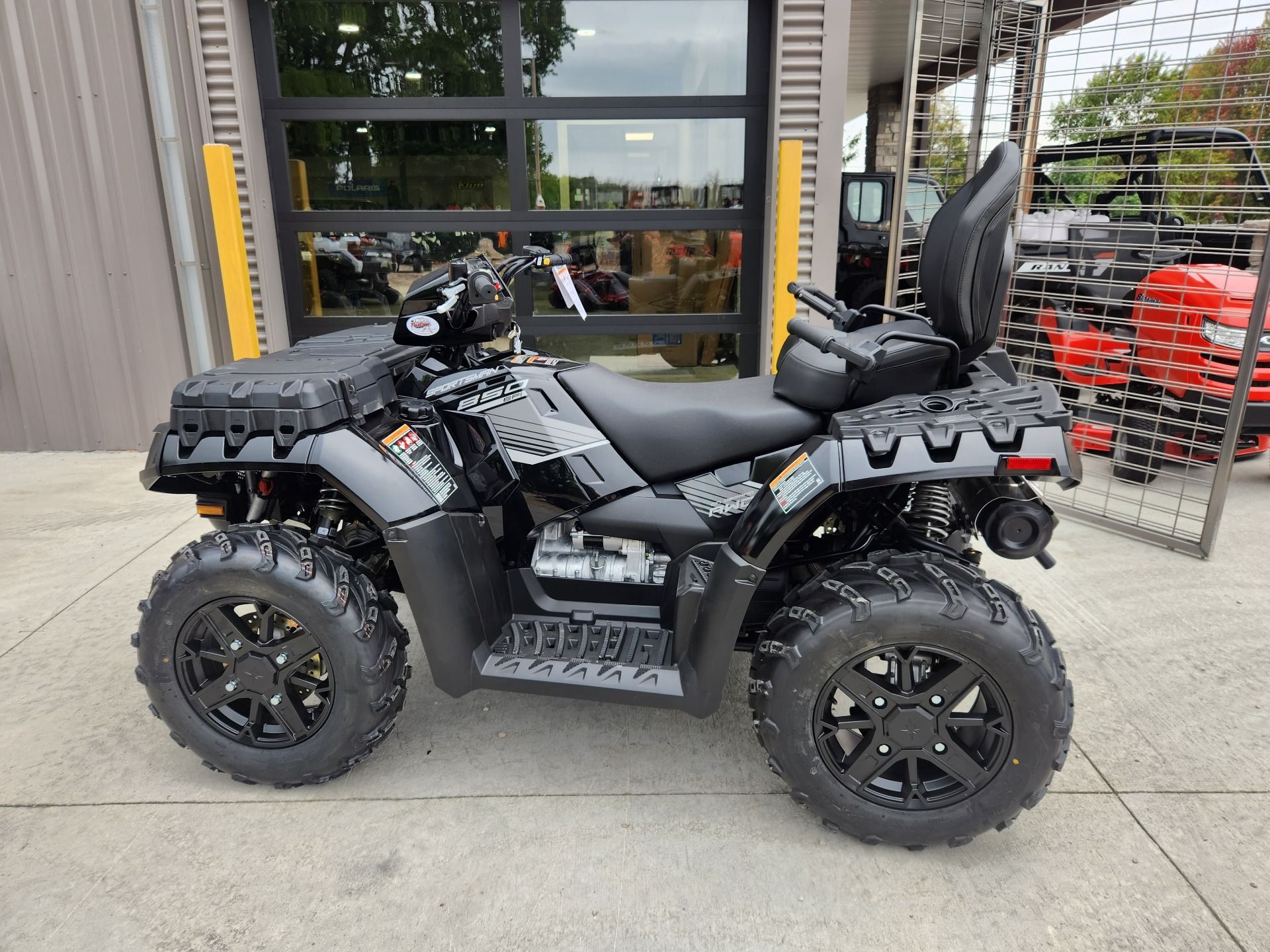 2024 Polaris Sportsman Touring 850 in Fond Du Lac, Wisconsin - Photo 3