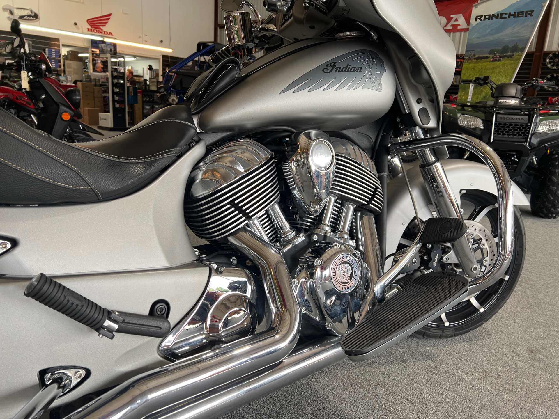 2017 Indian Motorcycle Chieftain® Limited in Crossville, Tennessee - Photo 6