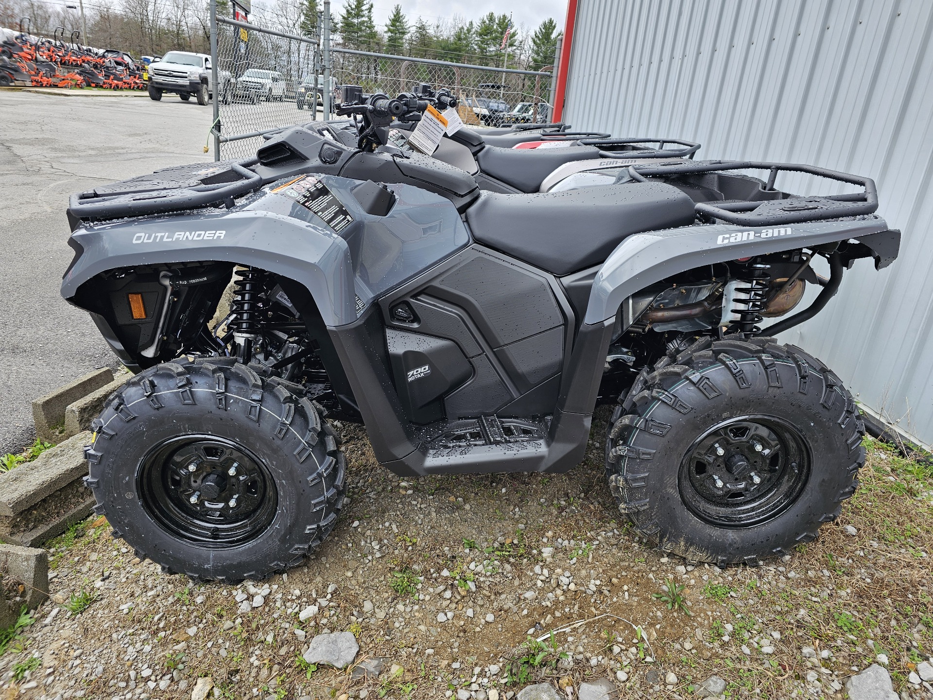 2024 Can-Am Outlander DPS 700 in Crossville, Tennessee - Photo 2