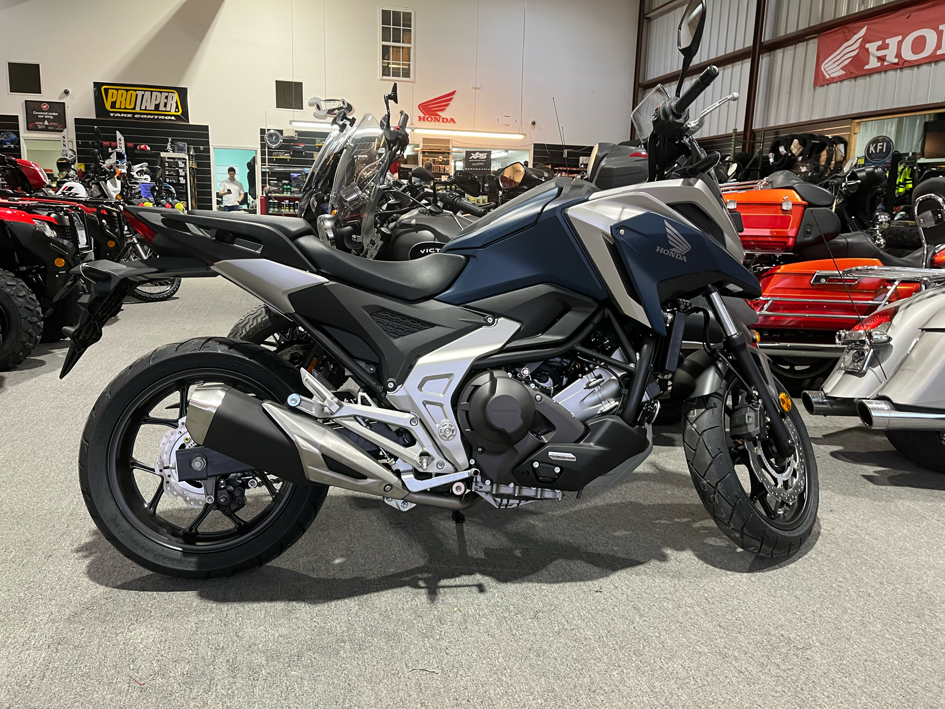 2023 Honda NC750X DCT in Crossville, Tennessee - Photo 2
