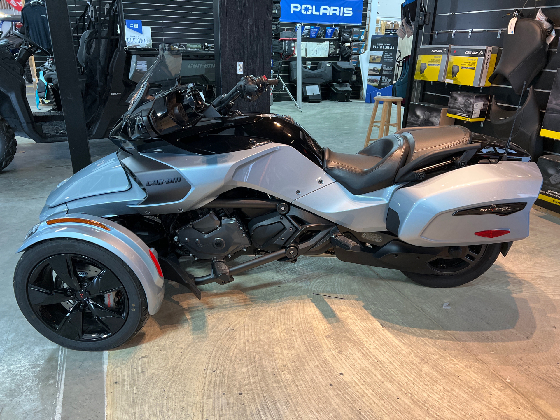 2021 Can-Am Spyder F3 Limited in Crossville, Tennessee - Photo 2