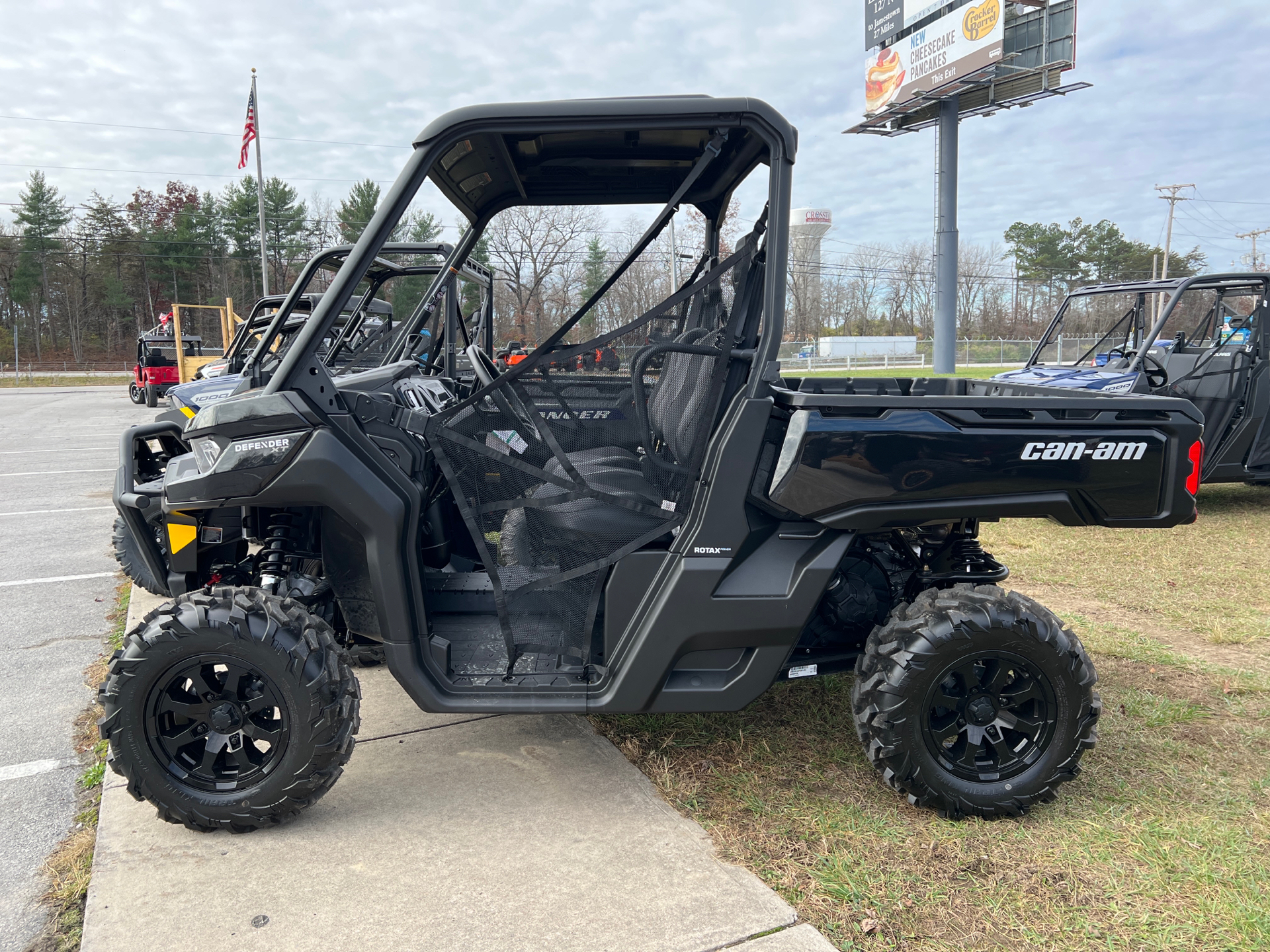 2023 Can-Am Defender XT HD10 in Crossville, Tennessee - Photo 2