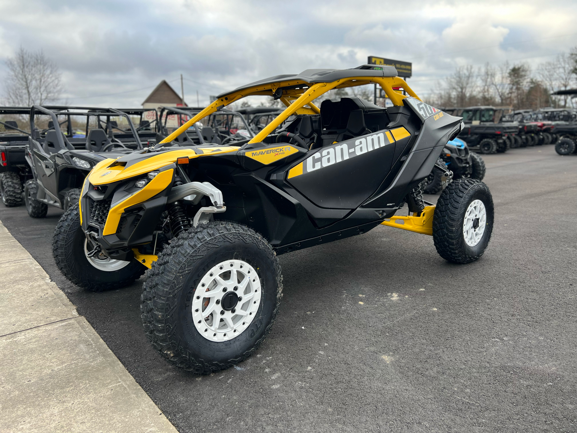 2024 Can-Am Maverick R X RS 999T DCT in Crossville, Tennessee - Photo 2