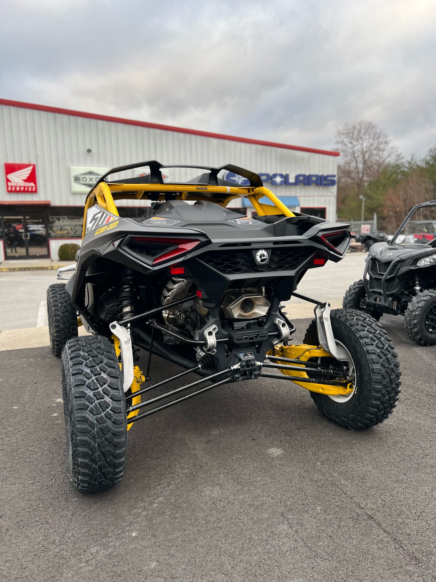 2024 Can-Am Maverick R X RS 999T DCT in Crossville, Tennessee - Photo 4