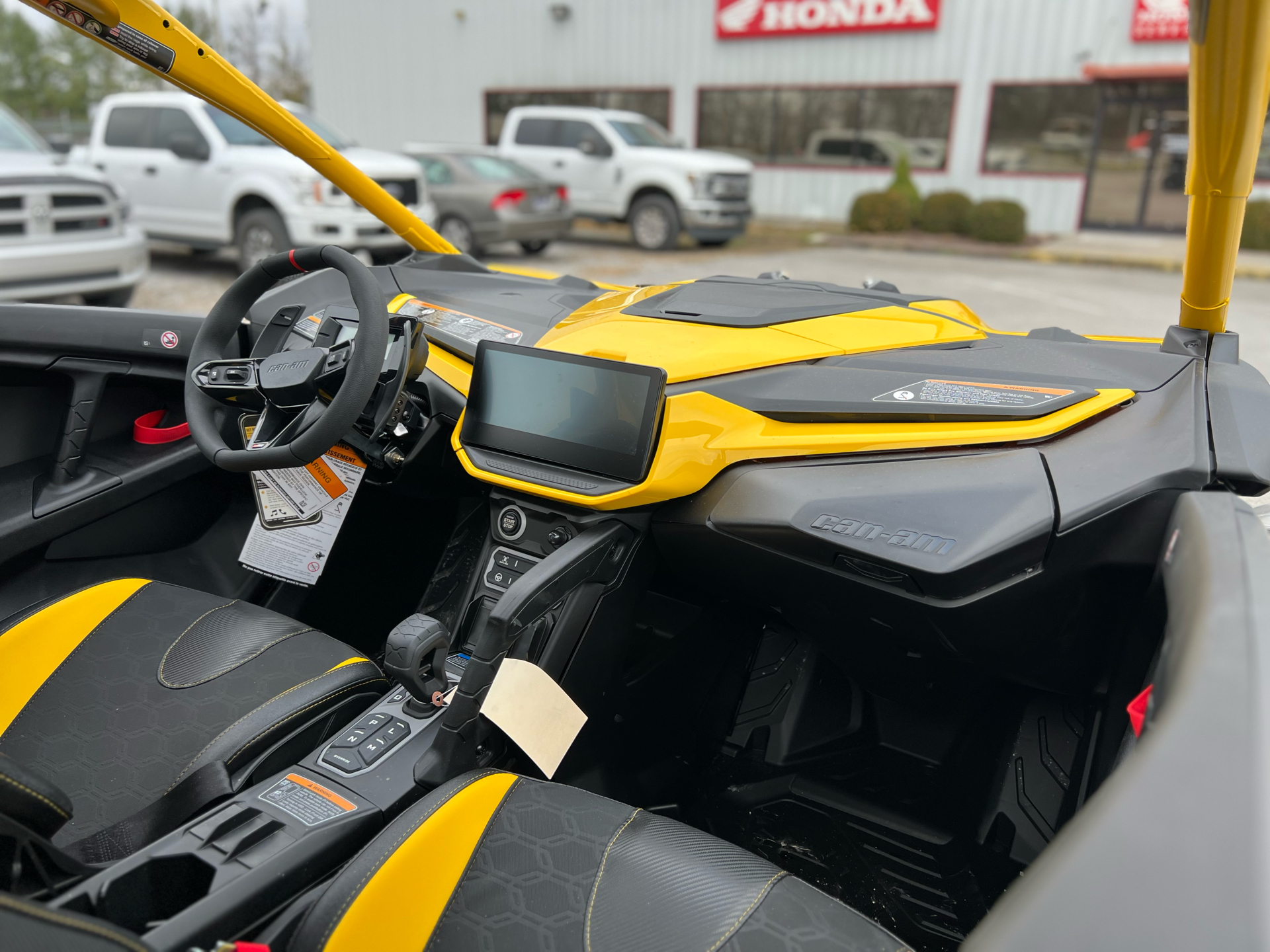 2024 Can-Am Maverick R X RS 999T DCT in Crossville, Tennessee - Photo 5