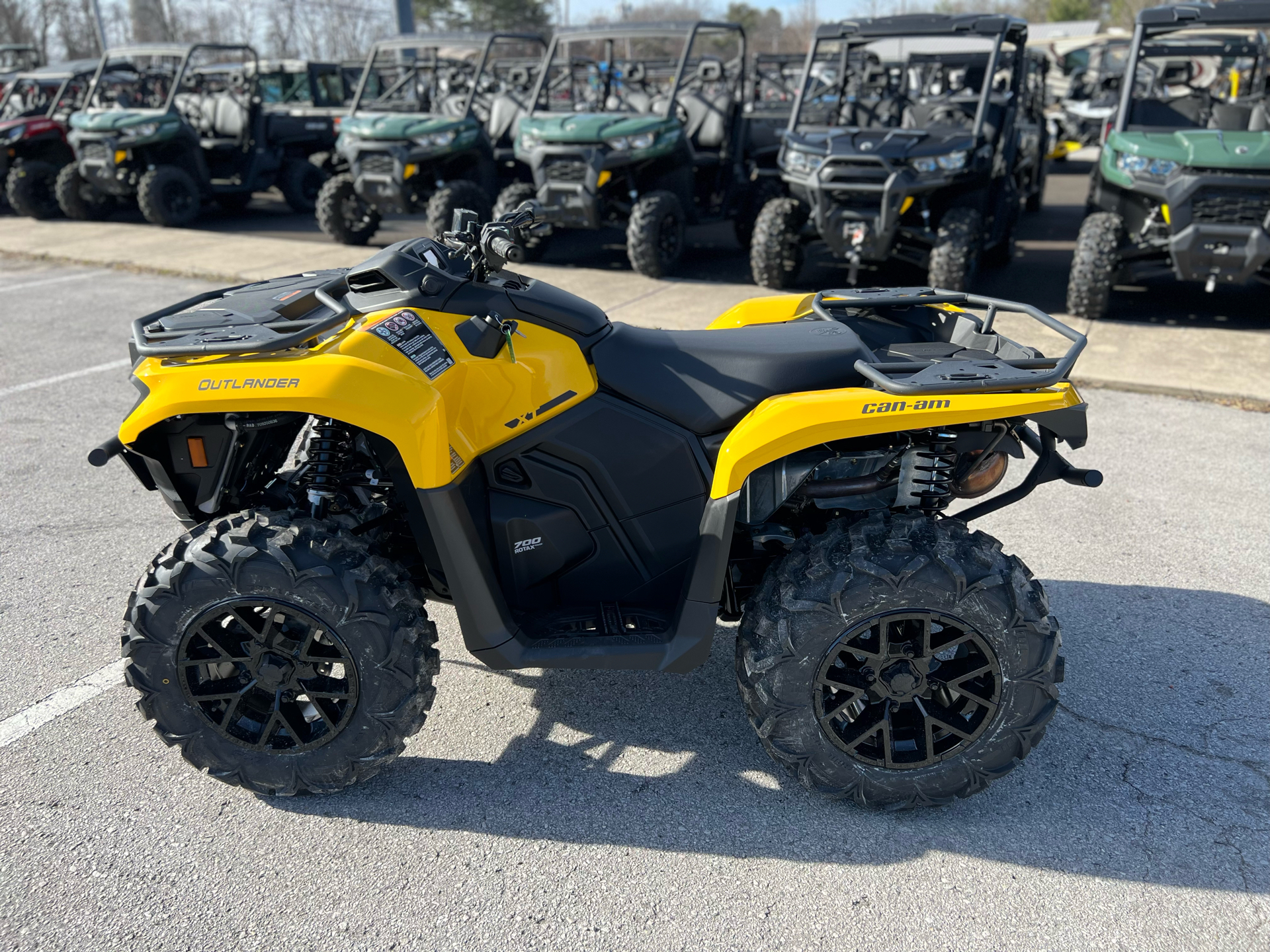 2024 Can-Am Outlander XT 700 in Crossville, Tennessee - Photo 5