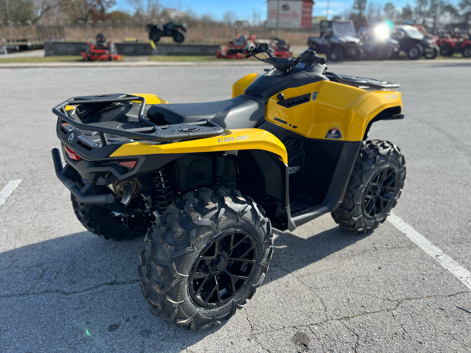2024 Can-Am Outlander XT 700 in Crossville, Tennessee - Photo 6