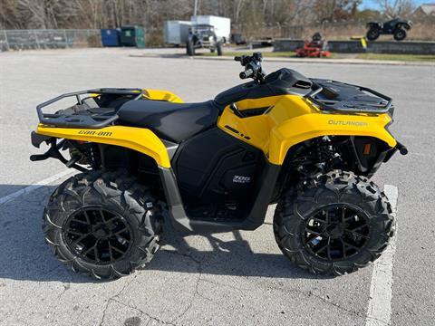 2024 Can-Am Outlander XT 700 in Crossville, Tennessee - Photo 4