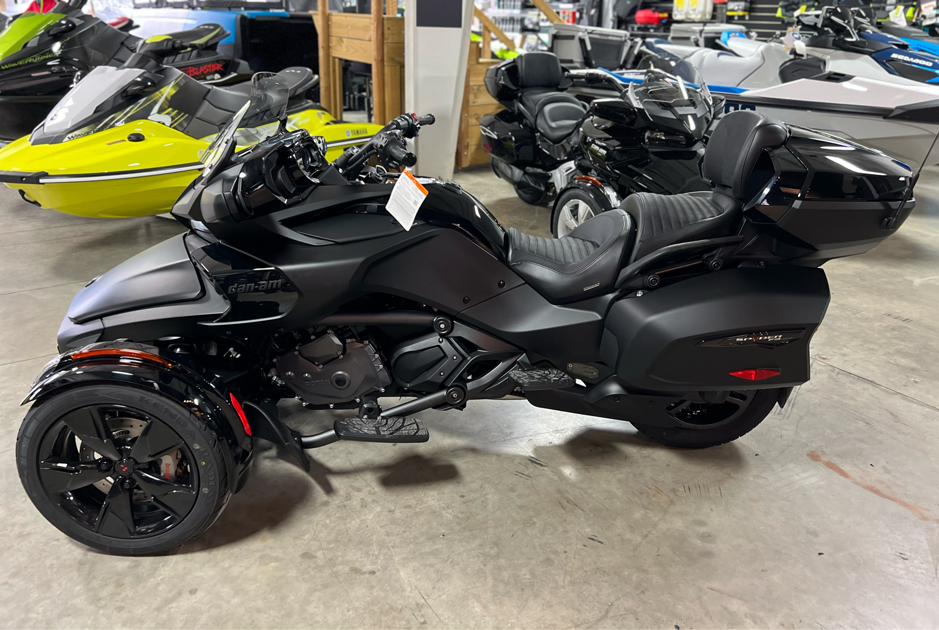 2023 Can-Am Spyder F3 Limited in Crossville, Tennessee - Photo 2