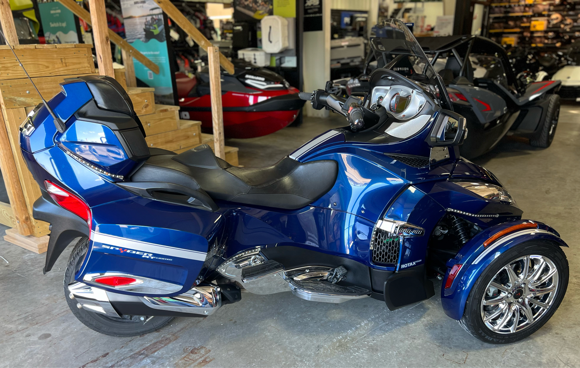 2017 Can-Am Spyder RT-S in Crossville, Tennessee - Photo 4