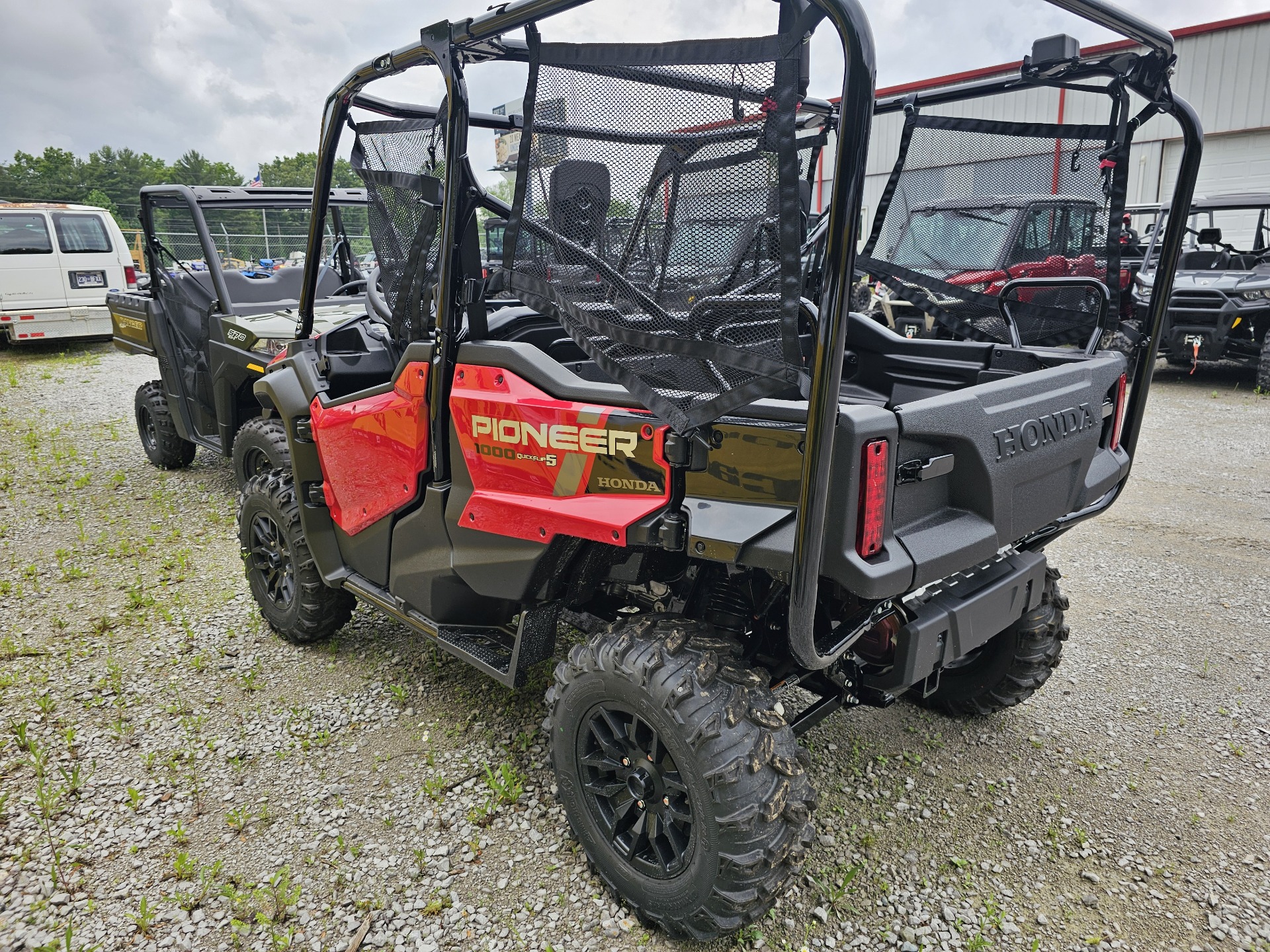 2024 Honda Pioneer 1000-5 Deluxe in Crossville, Tennessee - Photo 4