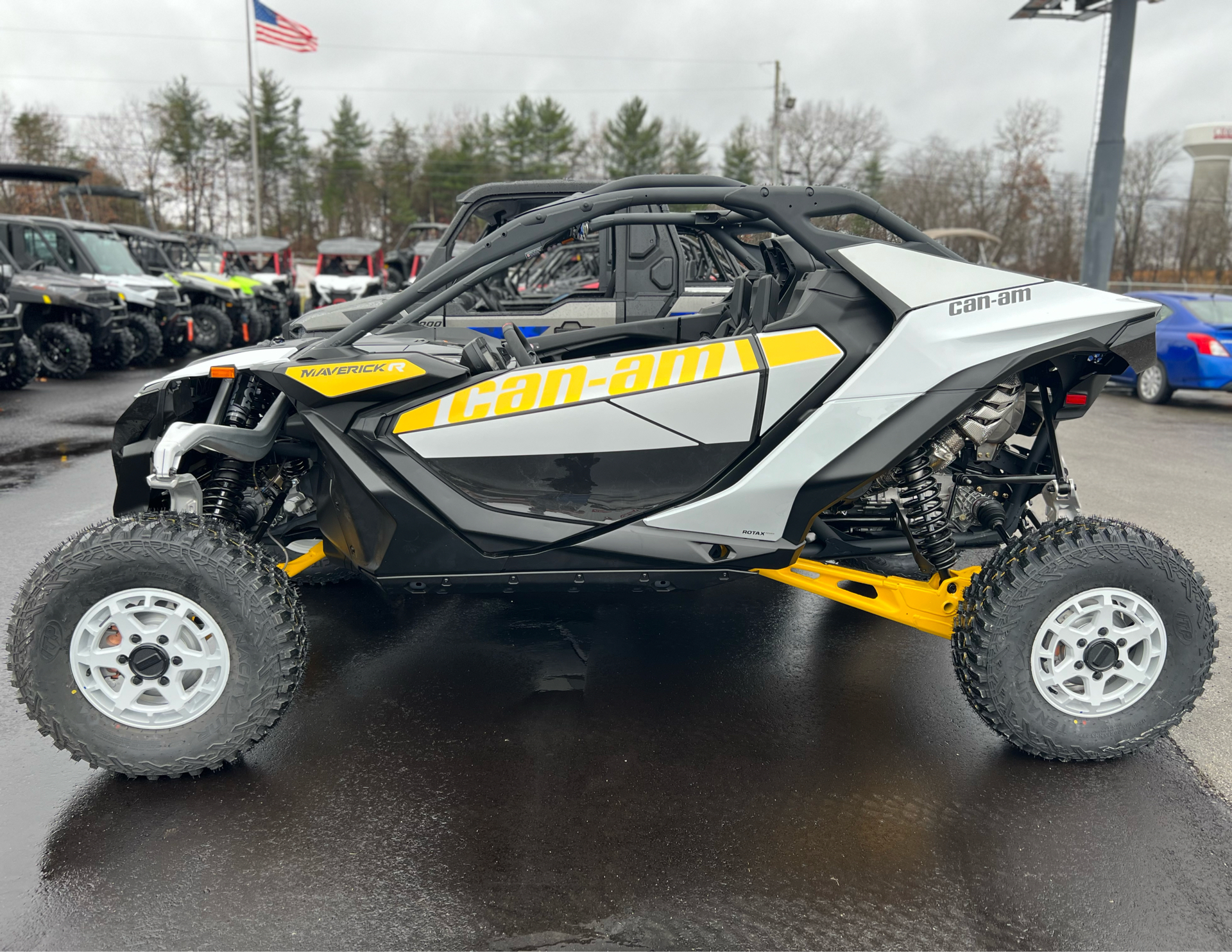 2024 Can-Am Maverick R 999T DCT in Crossville, Tennessee - Photo 3