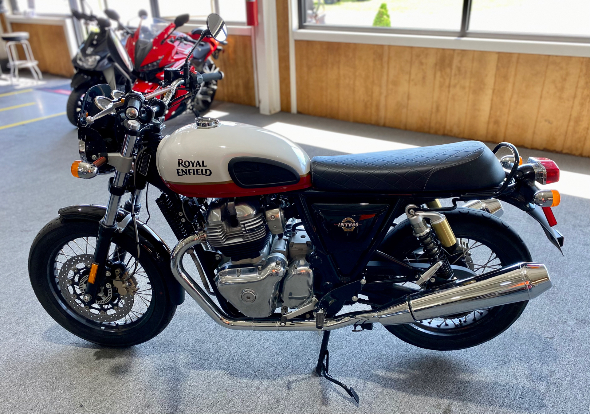 2021 Royal Enfield INT650 in Crossville, Tennessee - Photo 4