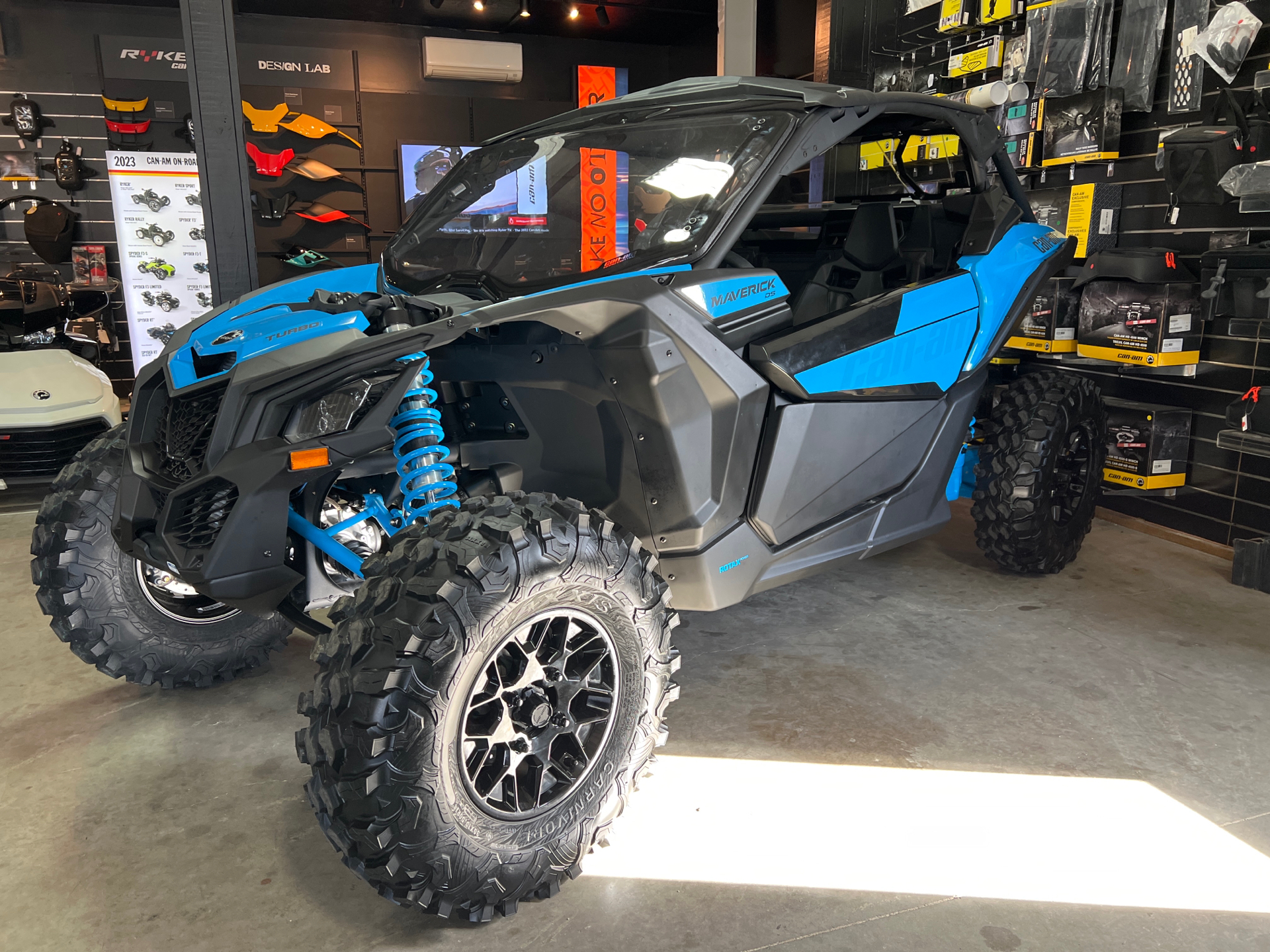 2023 Can-Am Maverick X3 DS Turbo 64 in Crossville, Tennessee - Photo 2