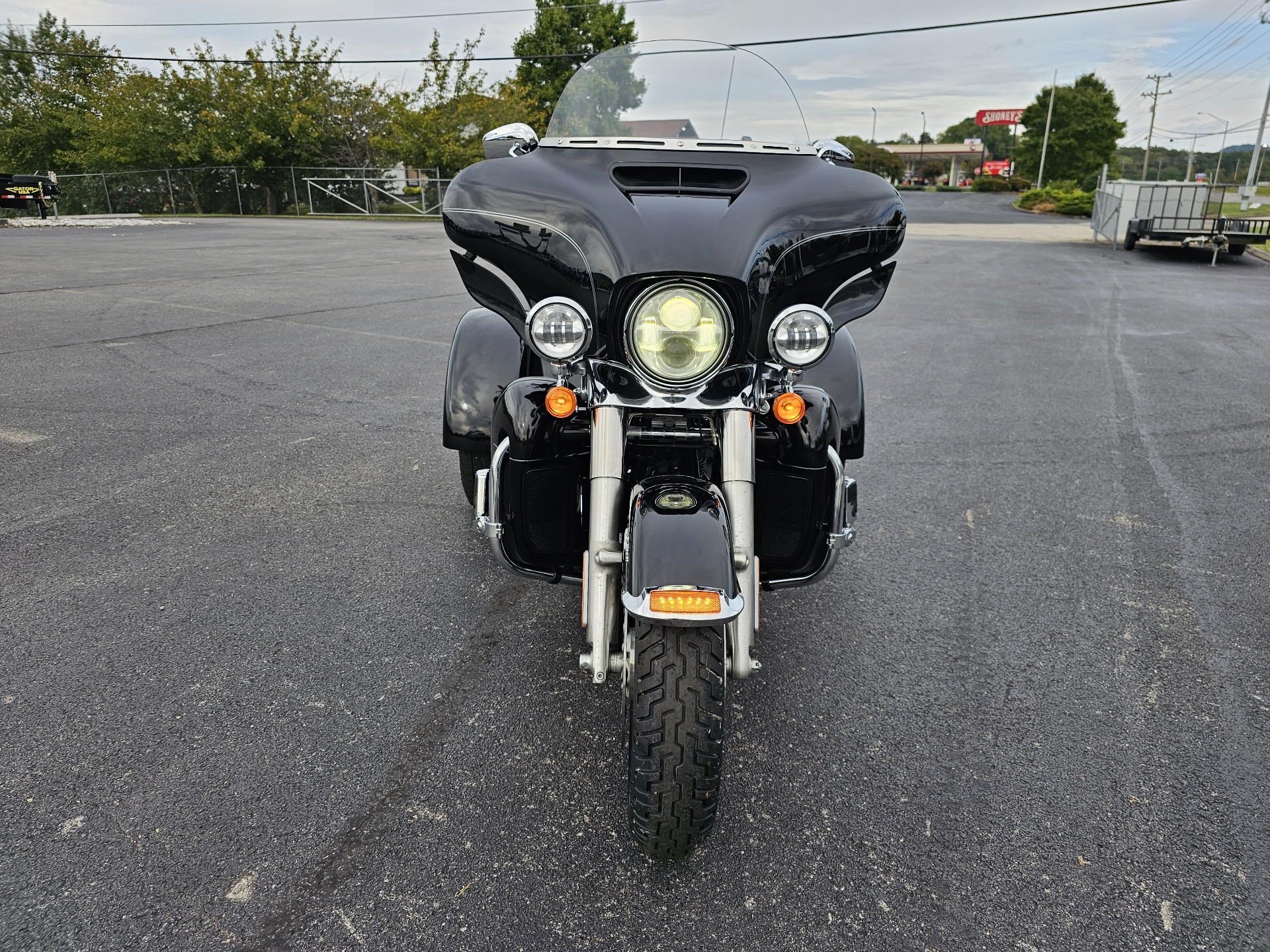 2015 Harley-Davidson Tri Glide® Ultra in Clinton, Tennessee - Photo 2