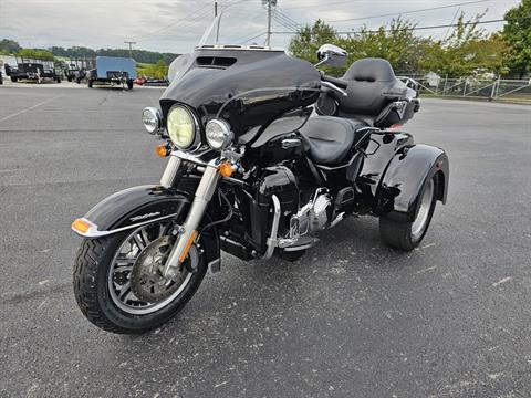 2015 Harley-Davidson Tri Glide® Ultra in Clinton, Tennessee - Photo 3