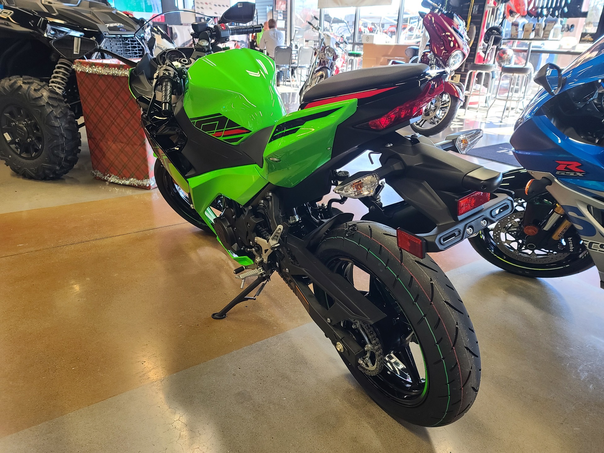 2023 Kawasaki Ninja 400 ABS KRT Edition in Clinton, Tennessee - Photo 5