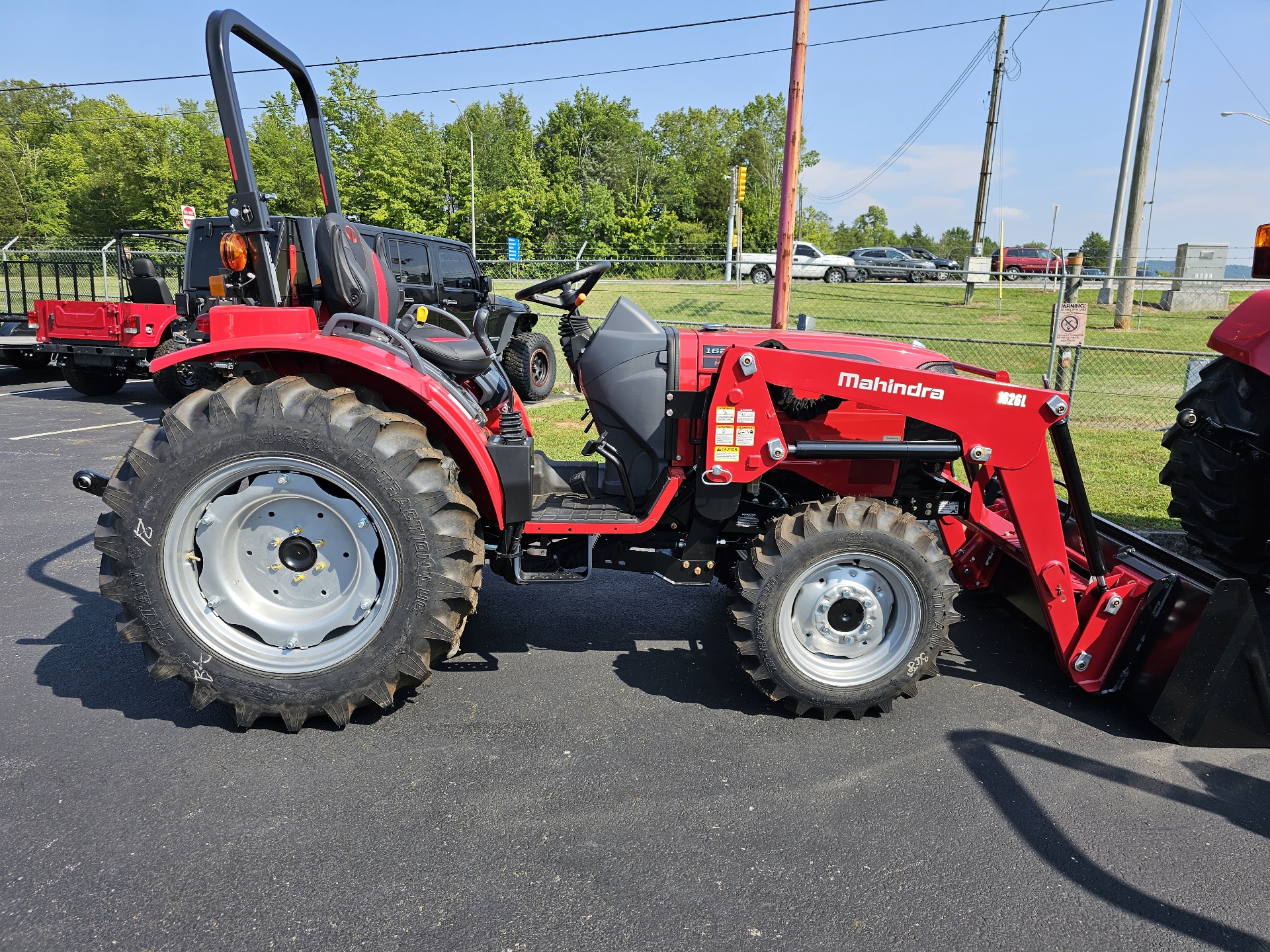 2023 Mahindra 1626 HST in Clinton, Tennessee - Photo 3