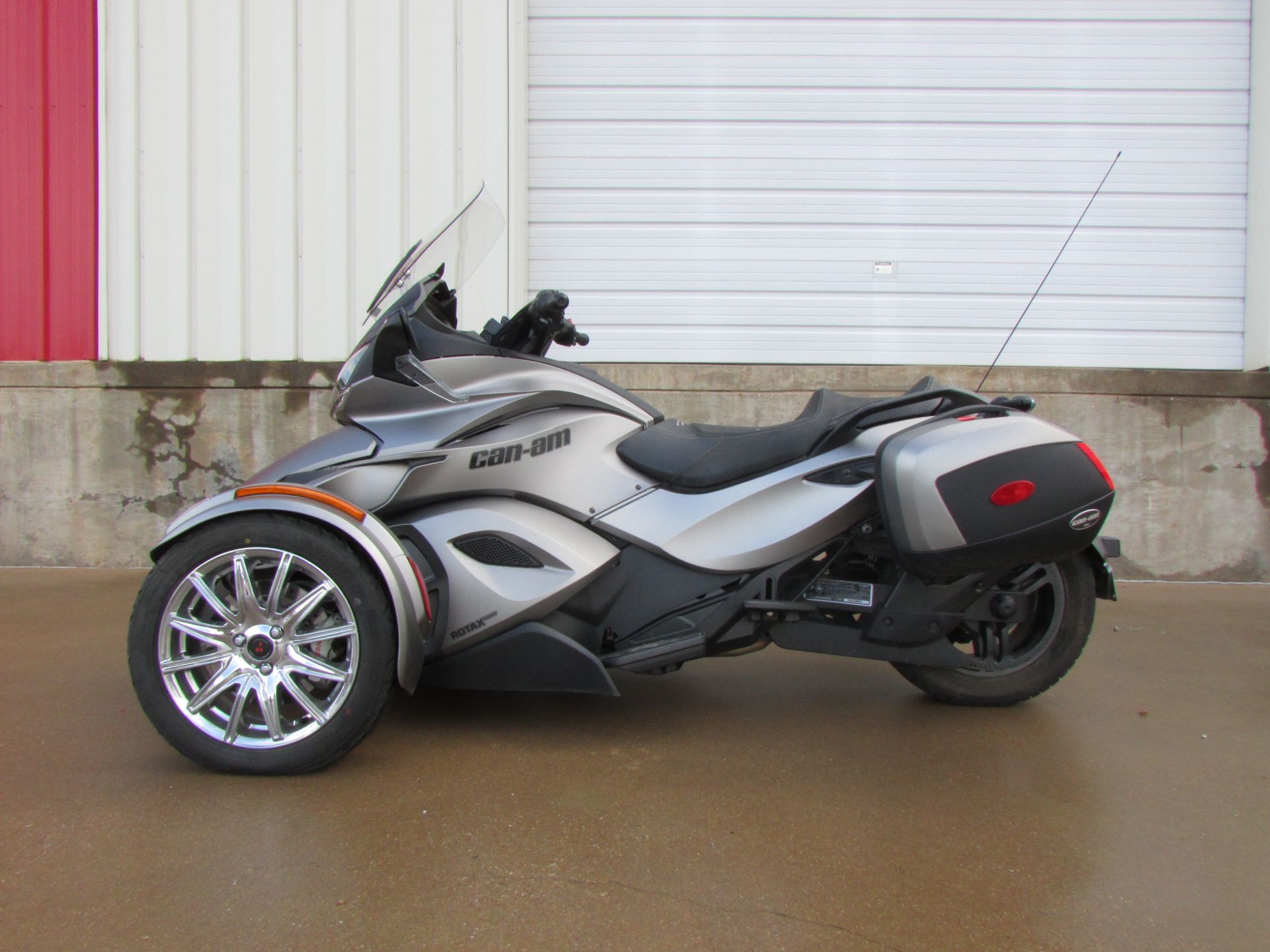 2014 Can-Am Spyder® ST Limited in Wichita Falls, Texas - Photo 6