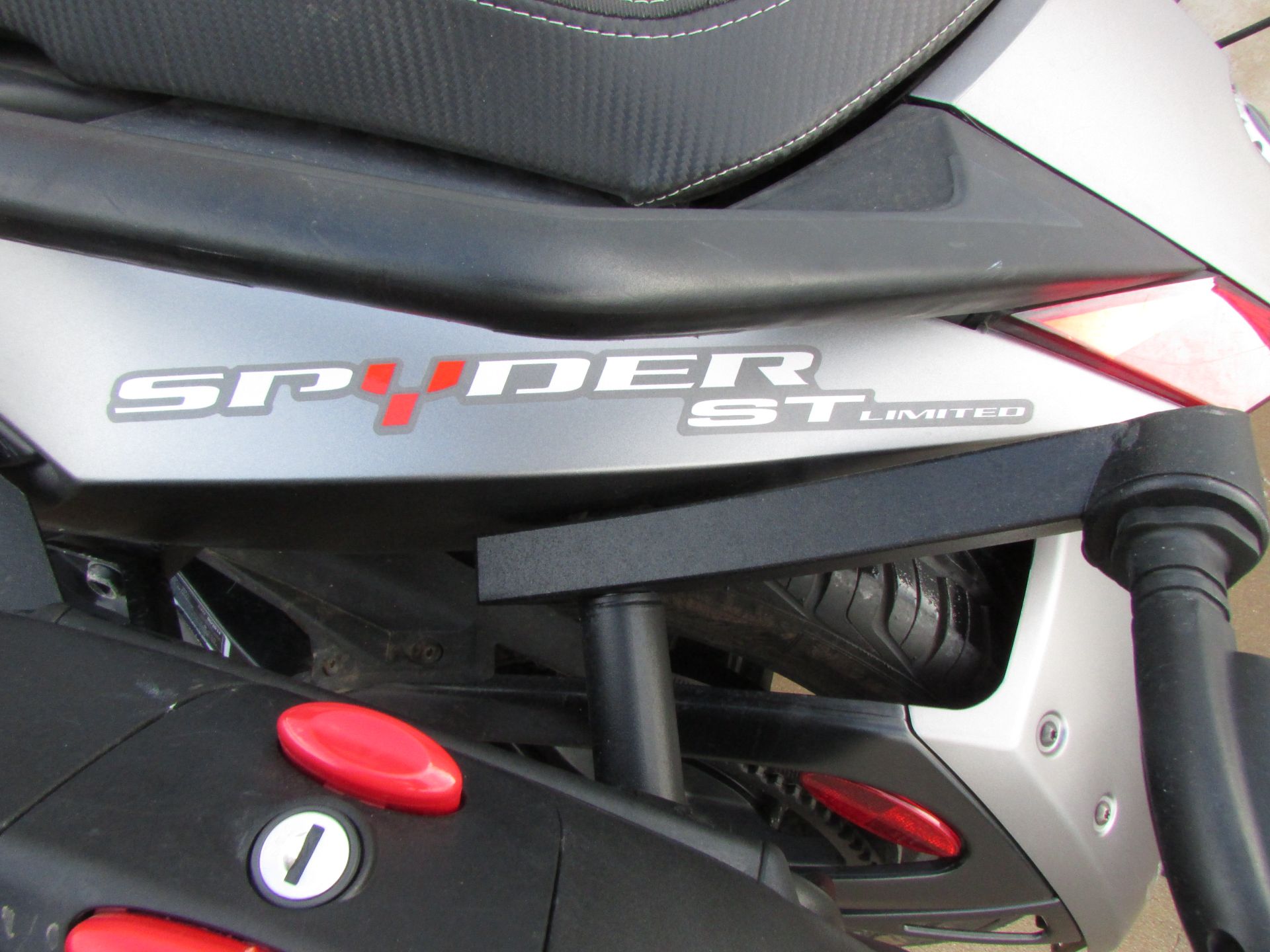 2014 Can-Am Spyder® ST Limited in Wichita Falls, Texas - Photo 9