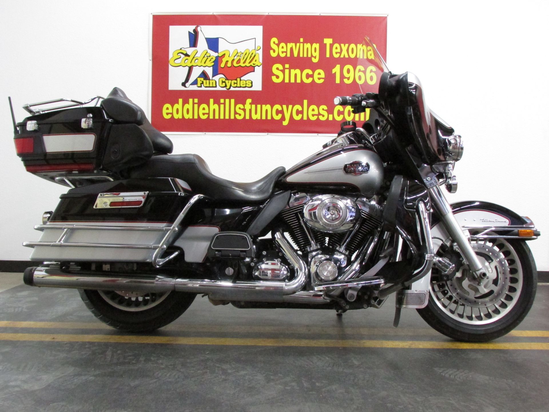 2010 Harley-Davidson Ultra Classic® Electra Glide® in Wichita Falls, Texas - Photo 2