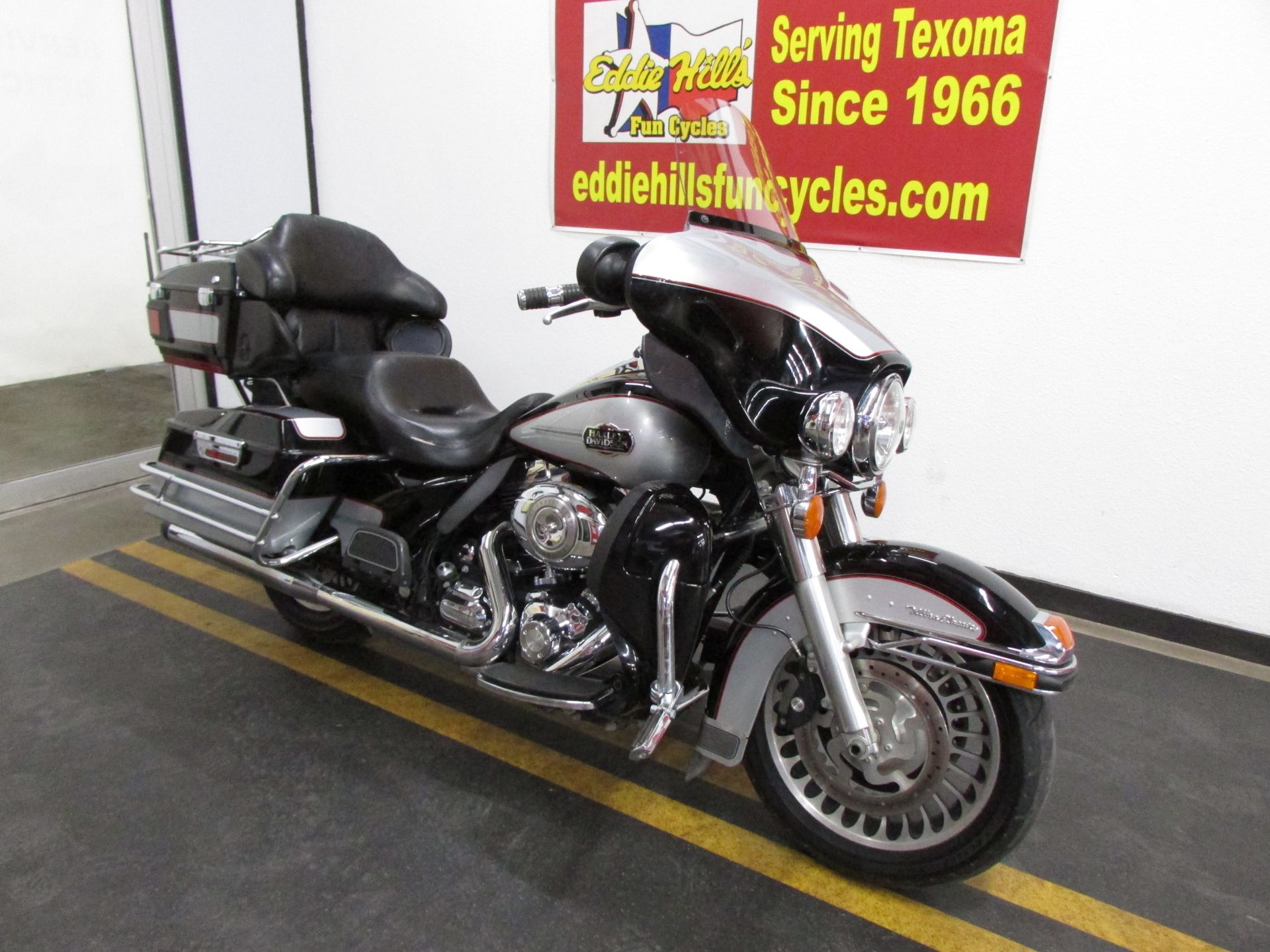 2010 Harley-Davidson Ultra Classic® Electra Glide® in Wichita Falls, Texas - Photo 5