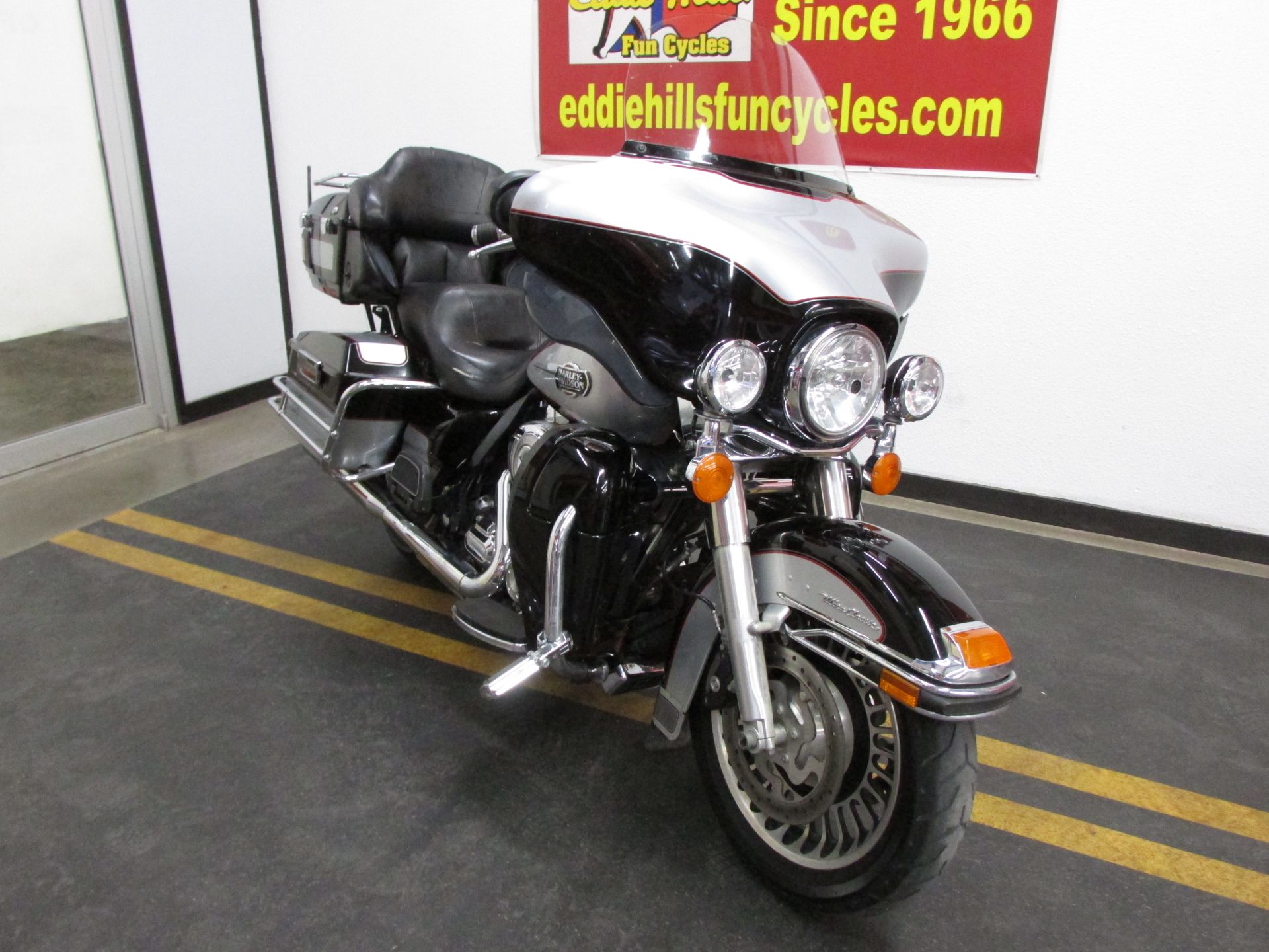 2010 Harley-Davidson Ultra Classic® Electra Glide® in Wichita Falls, Texas - Photo 6