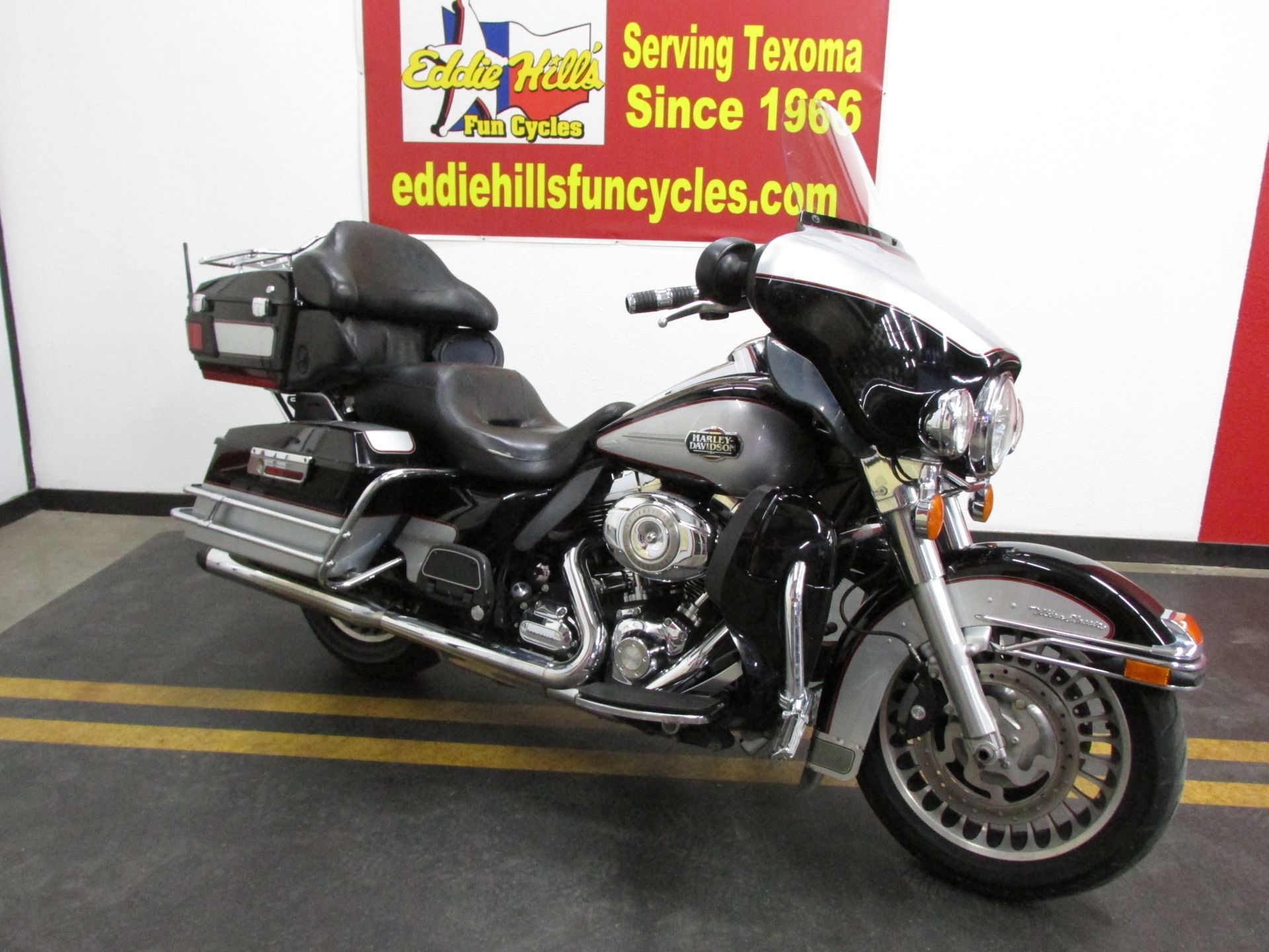 2010 Harley-Davidson Ultra Classic® Electra Glide® in Wichita Falls, Texas - Photo 8