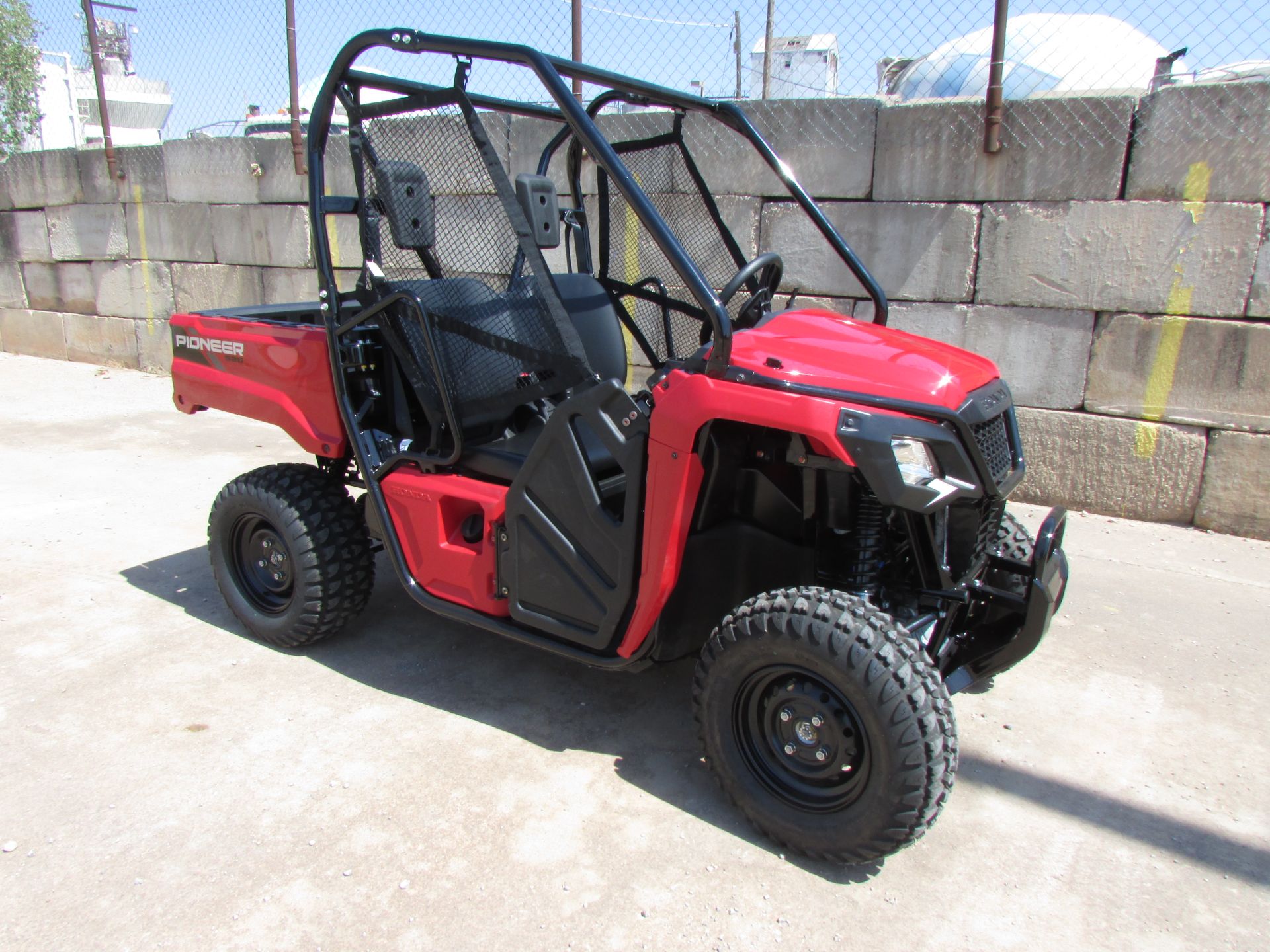 2025 Honda Pioneer 520 in Wichita Falls, Texas - Photo 5