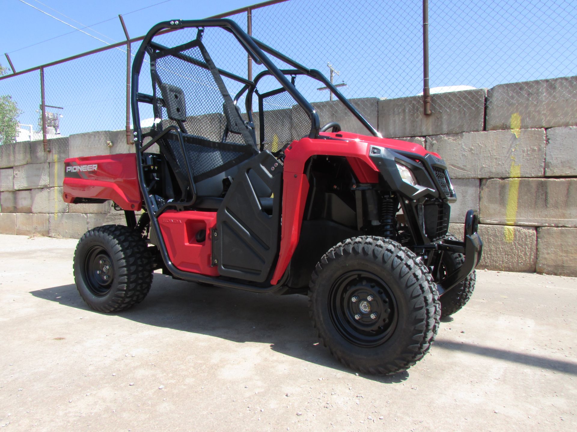 2025 Honda Pioneer 520 in Wichita Falls, Texas - Photo 6