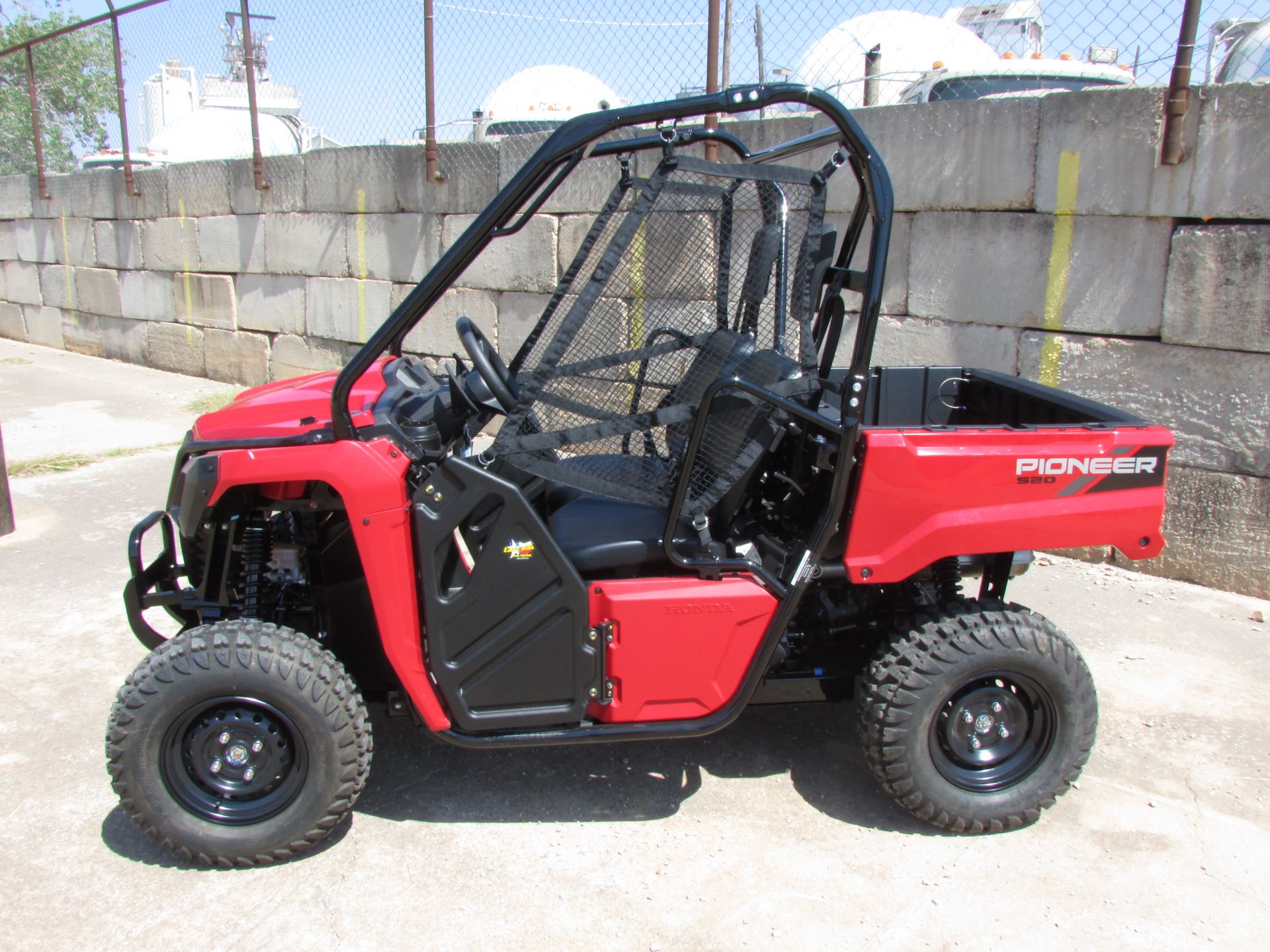 2025 Honda Pioneer 520 in Wichita Falls, Texas - Photo 4