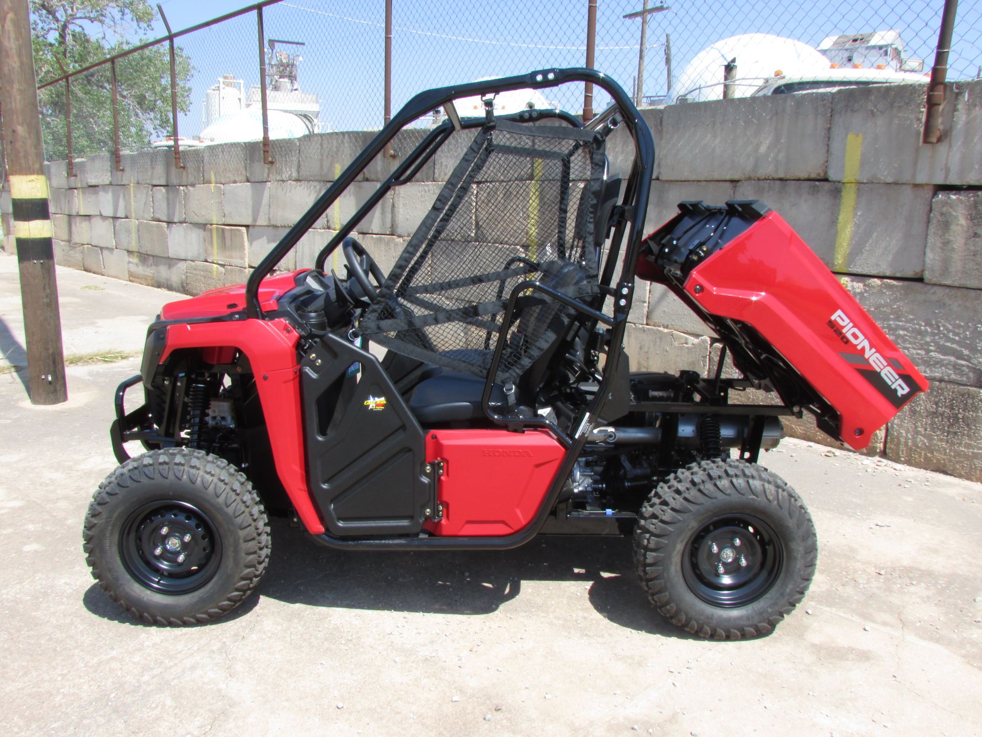 2025 Honda Pioneer 520 in Wichita Falls, Texas - Photo 2