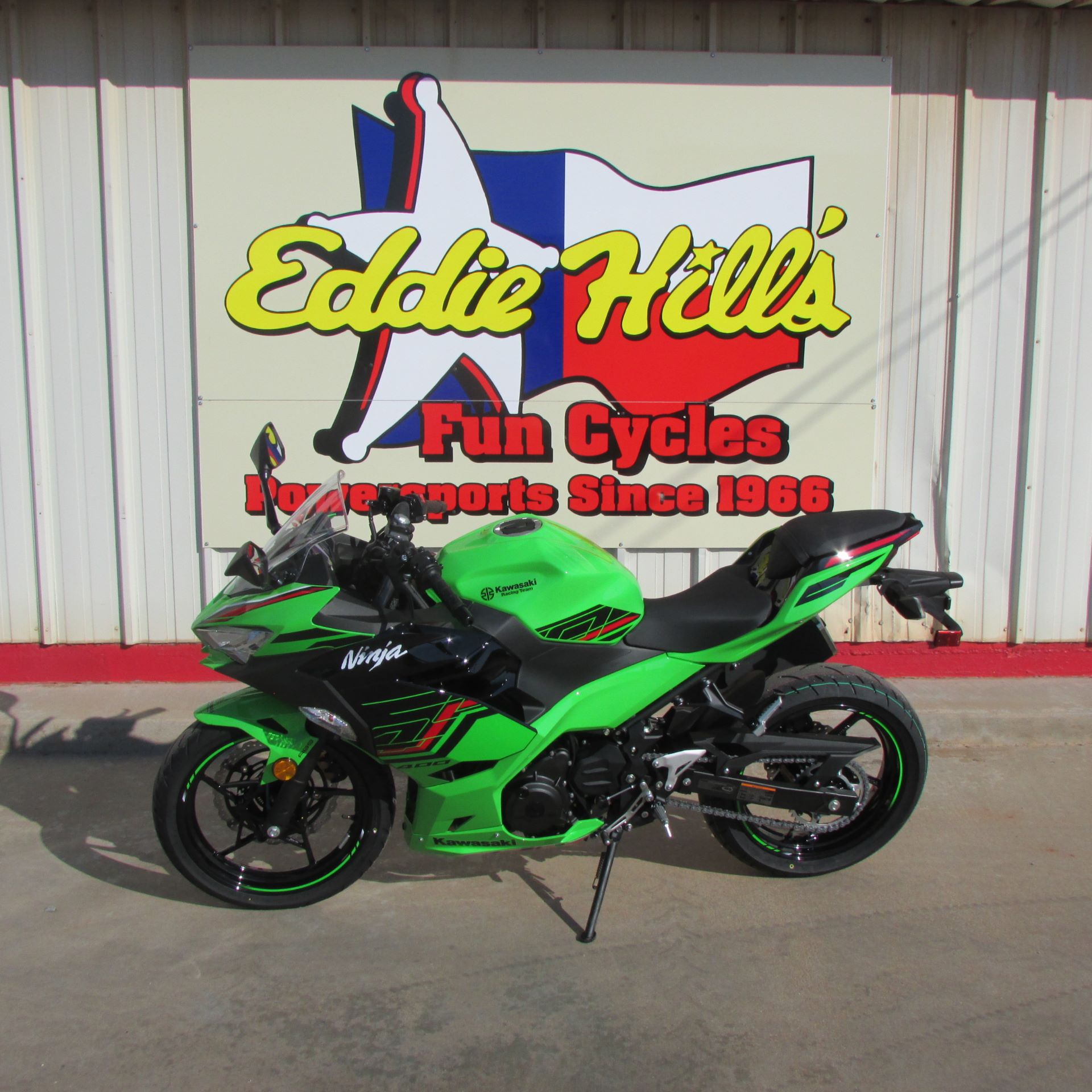 2023 Kawasaki Ninja 400 ABS KRT Edition in Wichita Falls, Texas - Photo 3