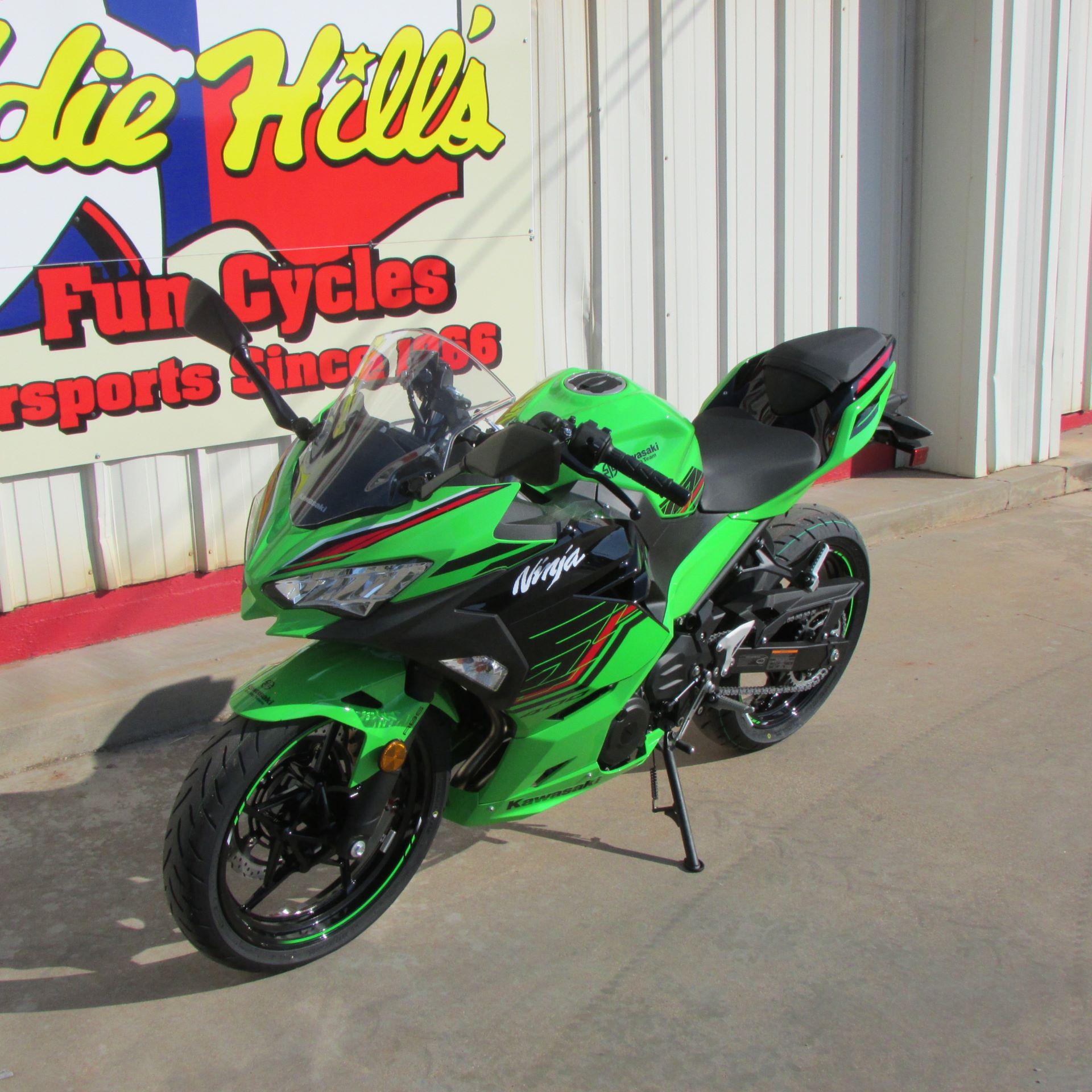 2023 Kawasaki Ninja 400 ABS KRT Edition in Wichita Falls, Texas - Photo 4