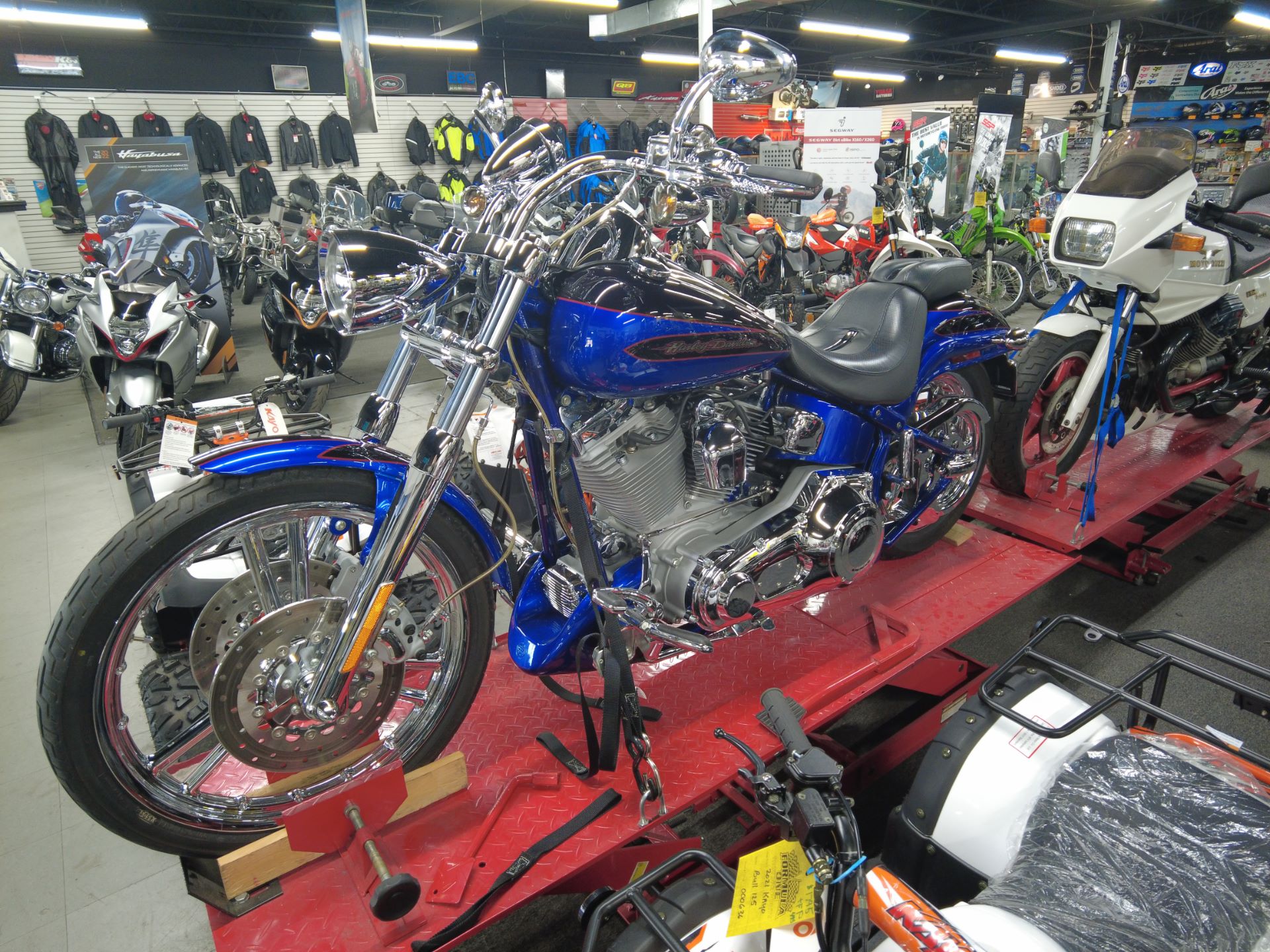 2004 Harley-Davidson FXSTDSE²  Screamin' Eagle® Softail® Deuce™ in Oakdale, New York - Photo 2