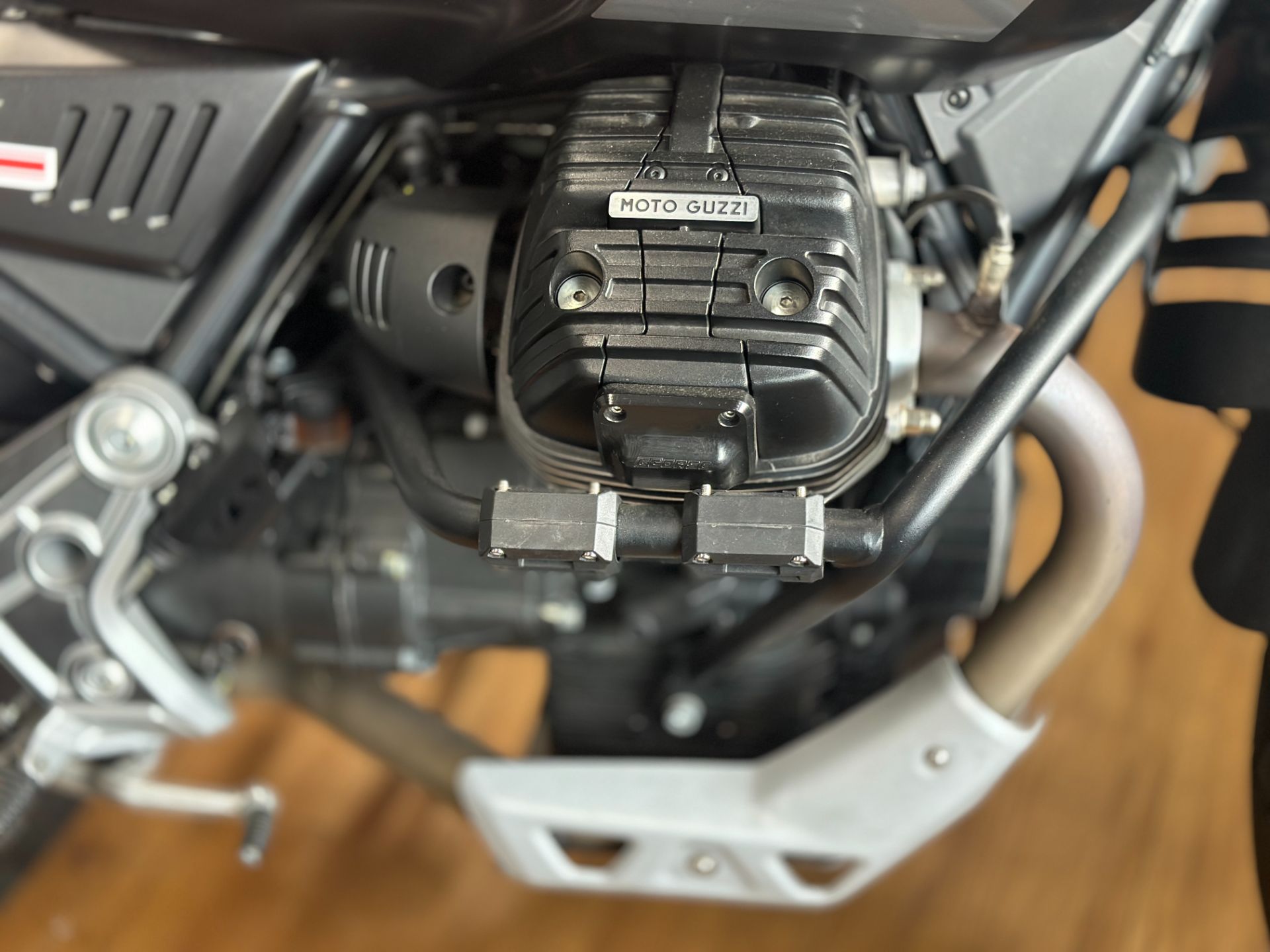 2021 Moto Guzzi V85 TT E5 in Oakdale, New York - Photo 9