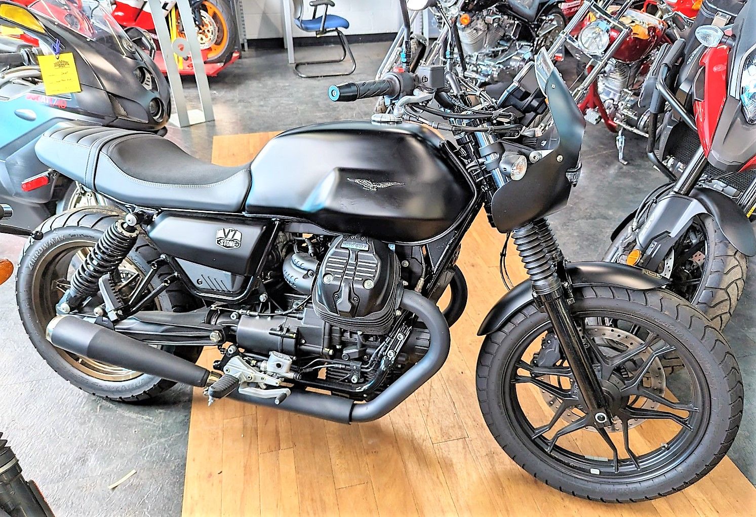 2021 Moto Guzzi V7 Stone E5 in Oakdale, New York - Photo 2
