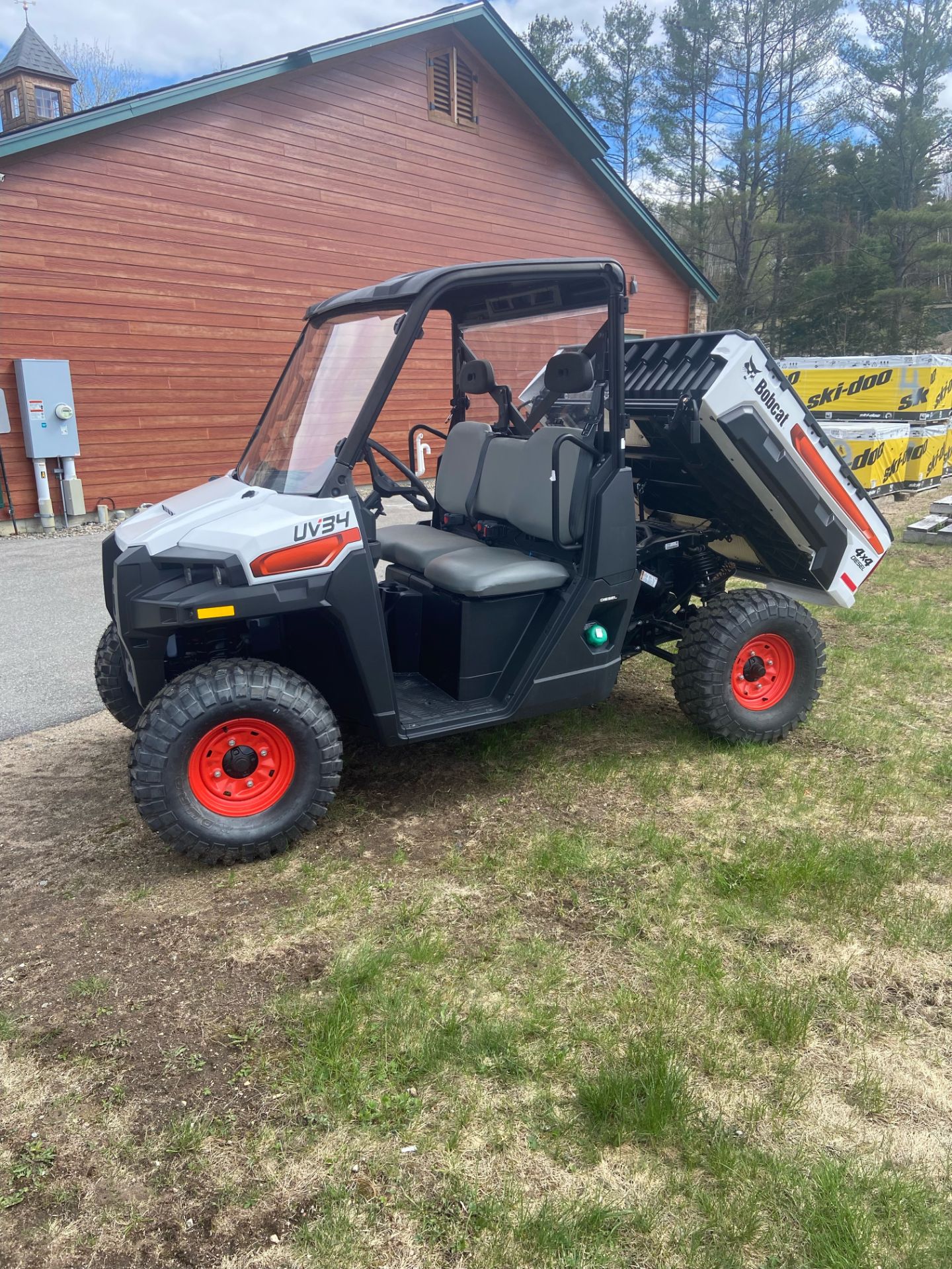 2022 Bobcat UV34 Diesel in Lancaster, New Hampshire - Photo 3