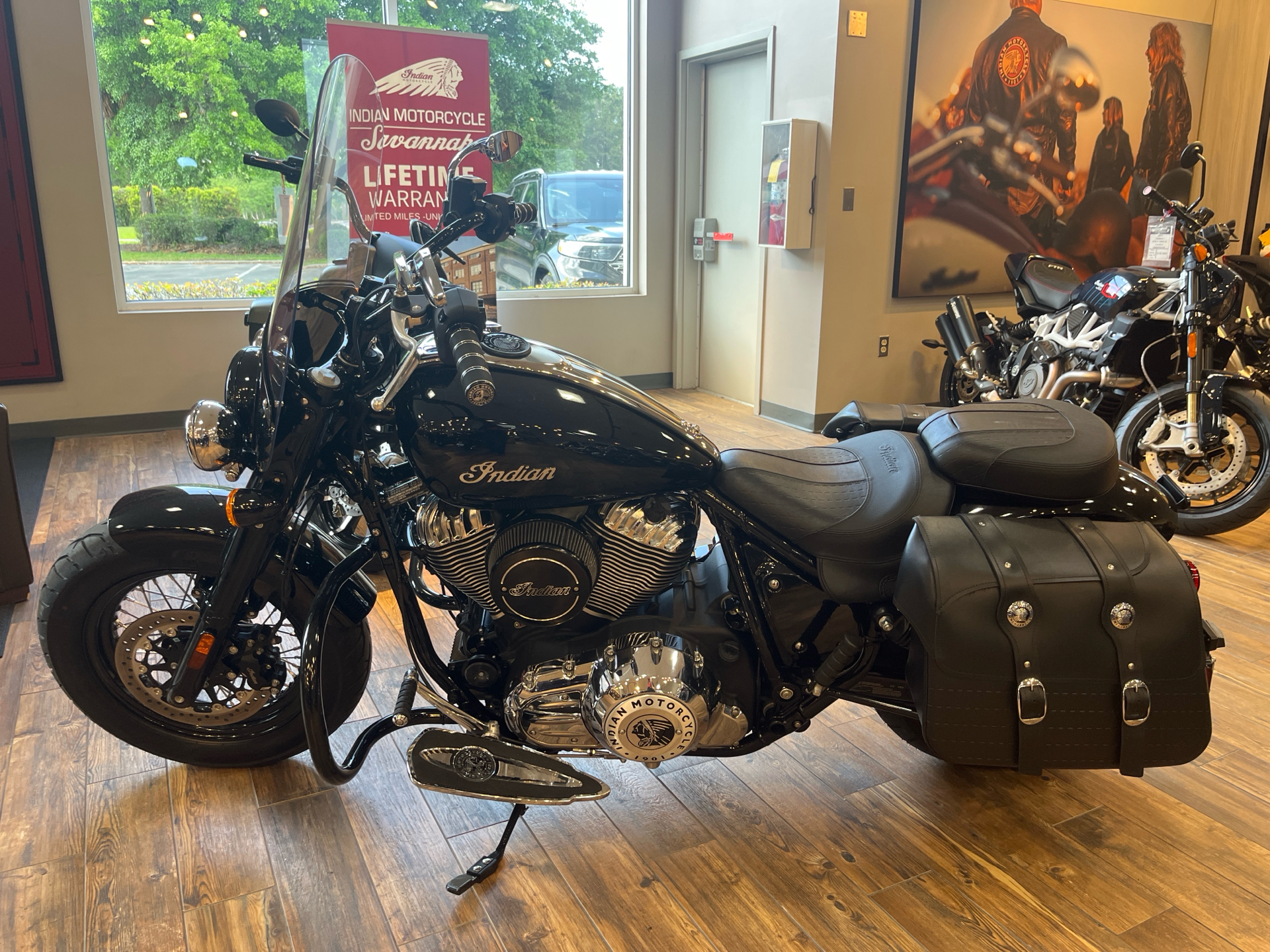 2023 Indian Motorcycle Super Chief Limited ABS in Savannah, Georgia - Photo 2