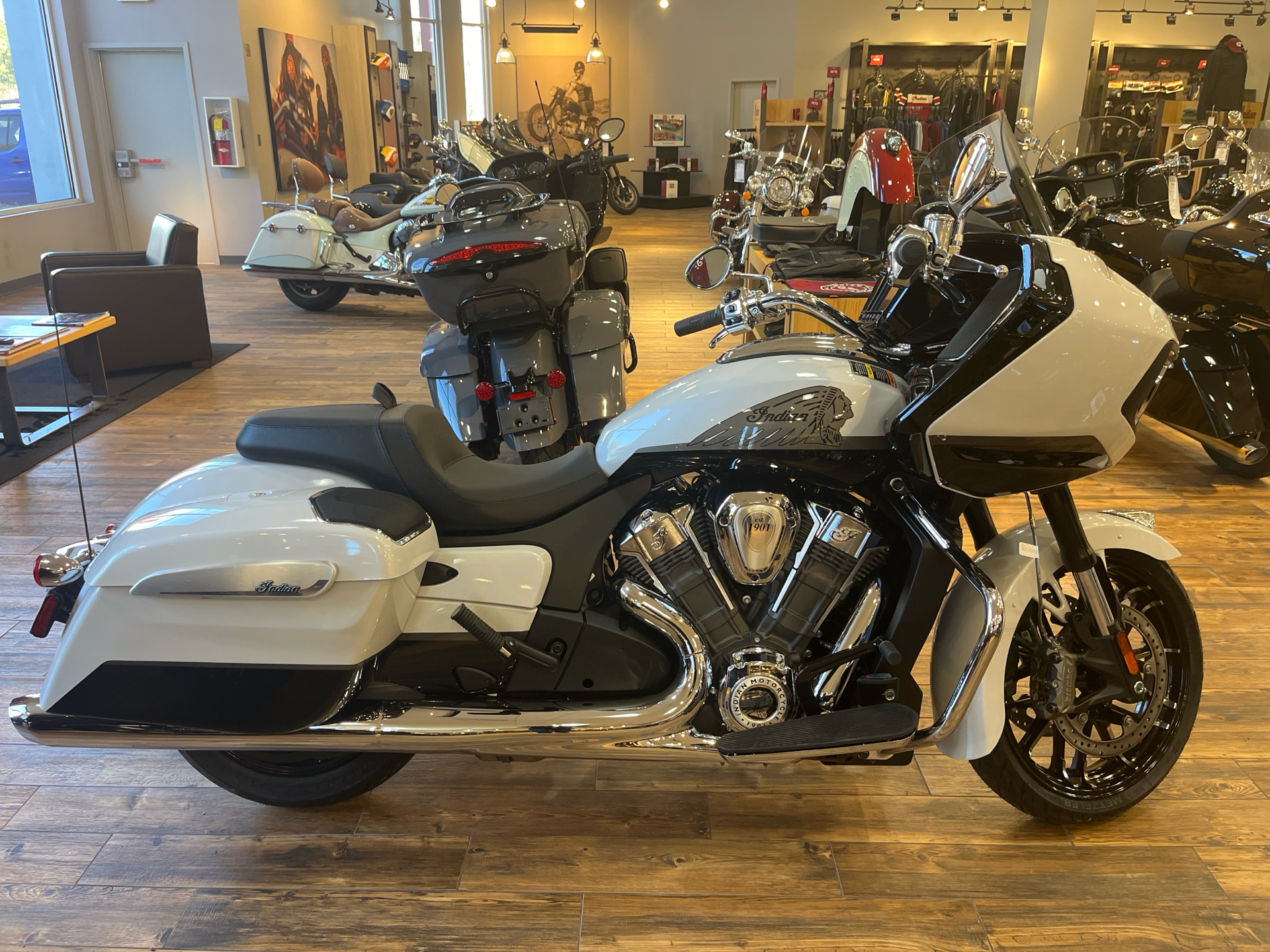 2024 Indian Motorcycle Challenger® Limited with PowerBand Audio Package in Savannah, Georgia - Photo 1