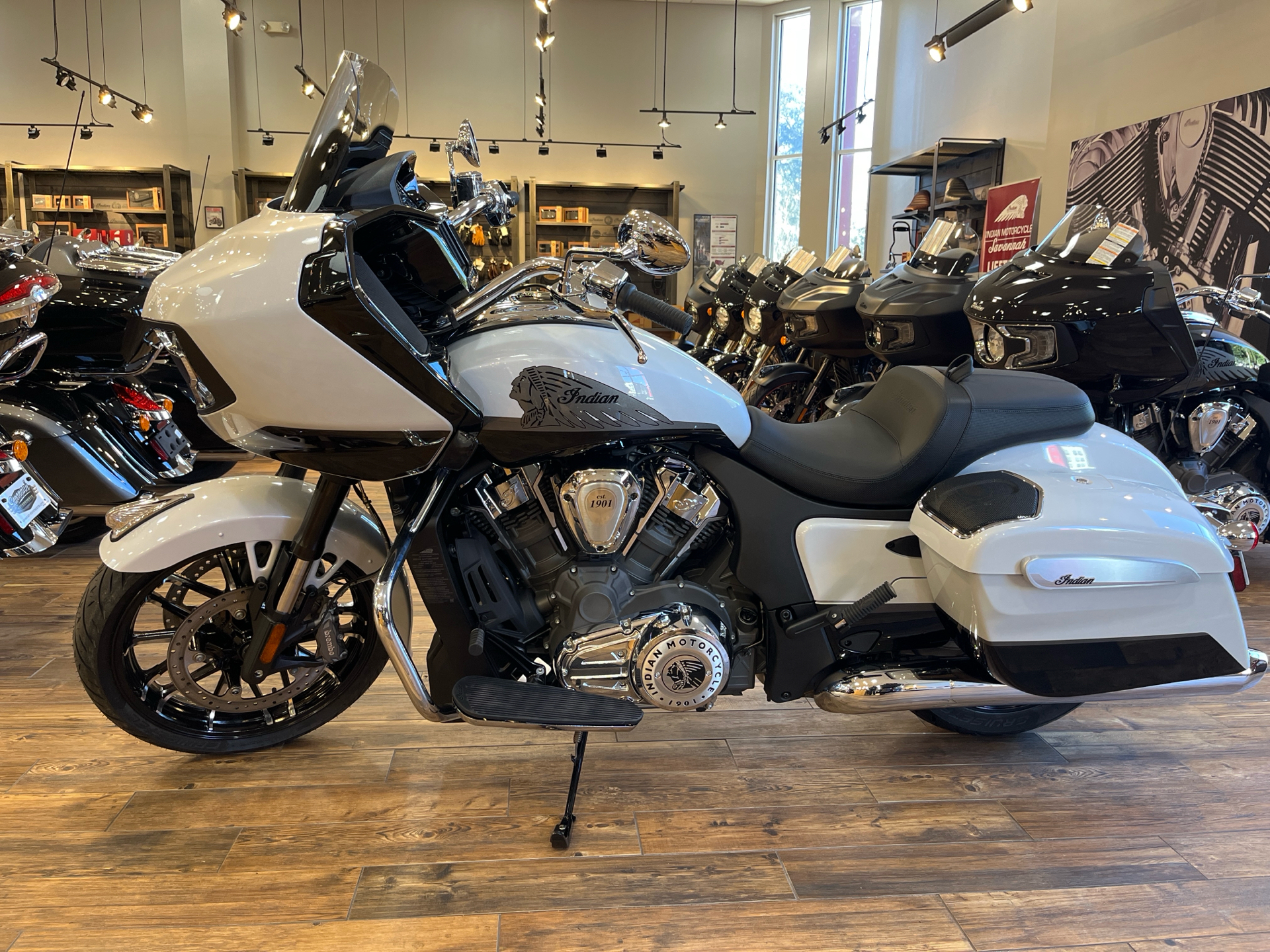 2024 Indian Motorcycle Challenger® Limited with PowerBand Audio Package in Savannah, Georgia - Photo 2