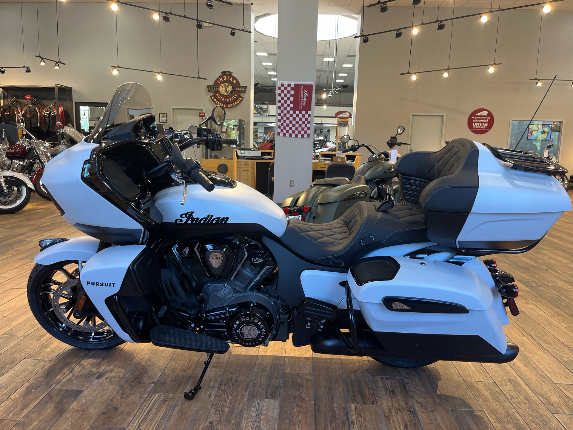2024 Indian Motorcycle Pursuit® Dark Horse® Icon with PowerBand Audio Package in Savannah, Georgia - Photo 2