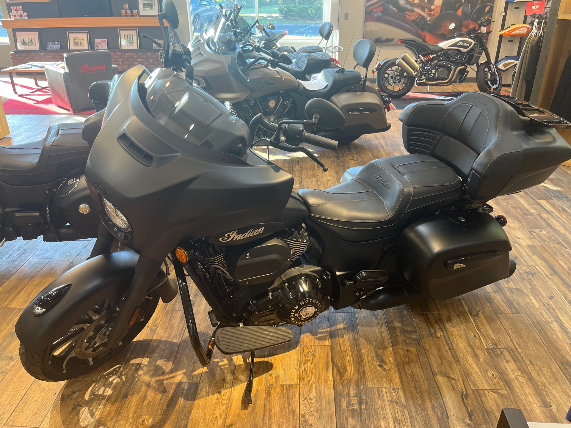2021 Indian Motorcycle Roadmaster® Dark Horse® in Savannah, Georgia - Photo 2