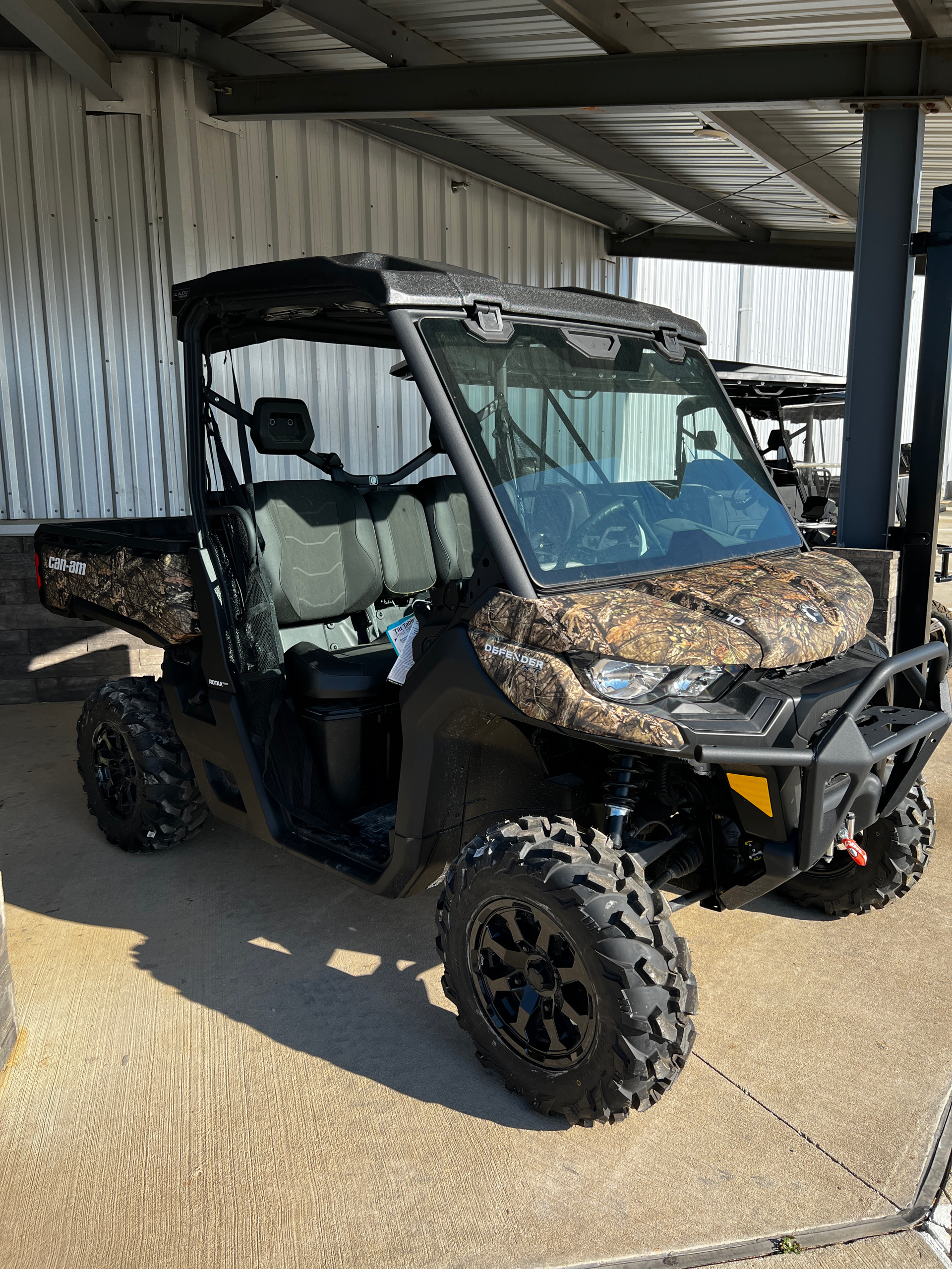 2023 Can-Am Defender XT HD10 in Tyler, Texas - Photo 1