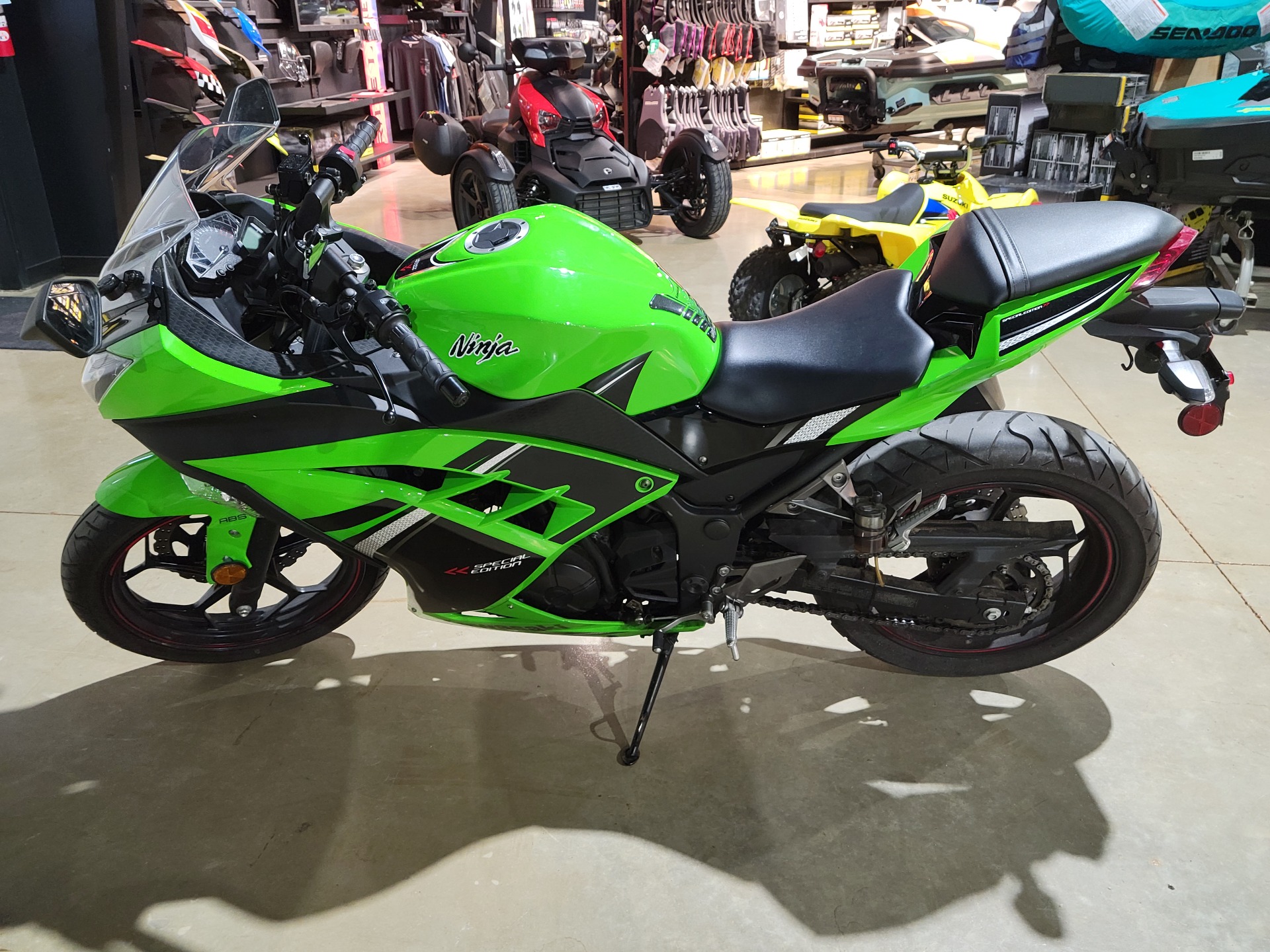 2014 Kawasaki Ninja® 300 SE in Tyler, Texas - Photo 4