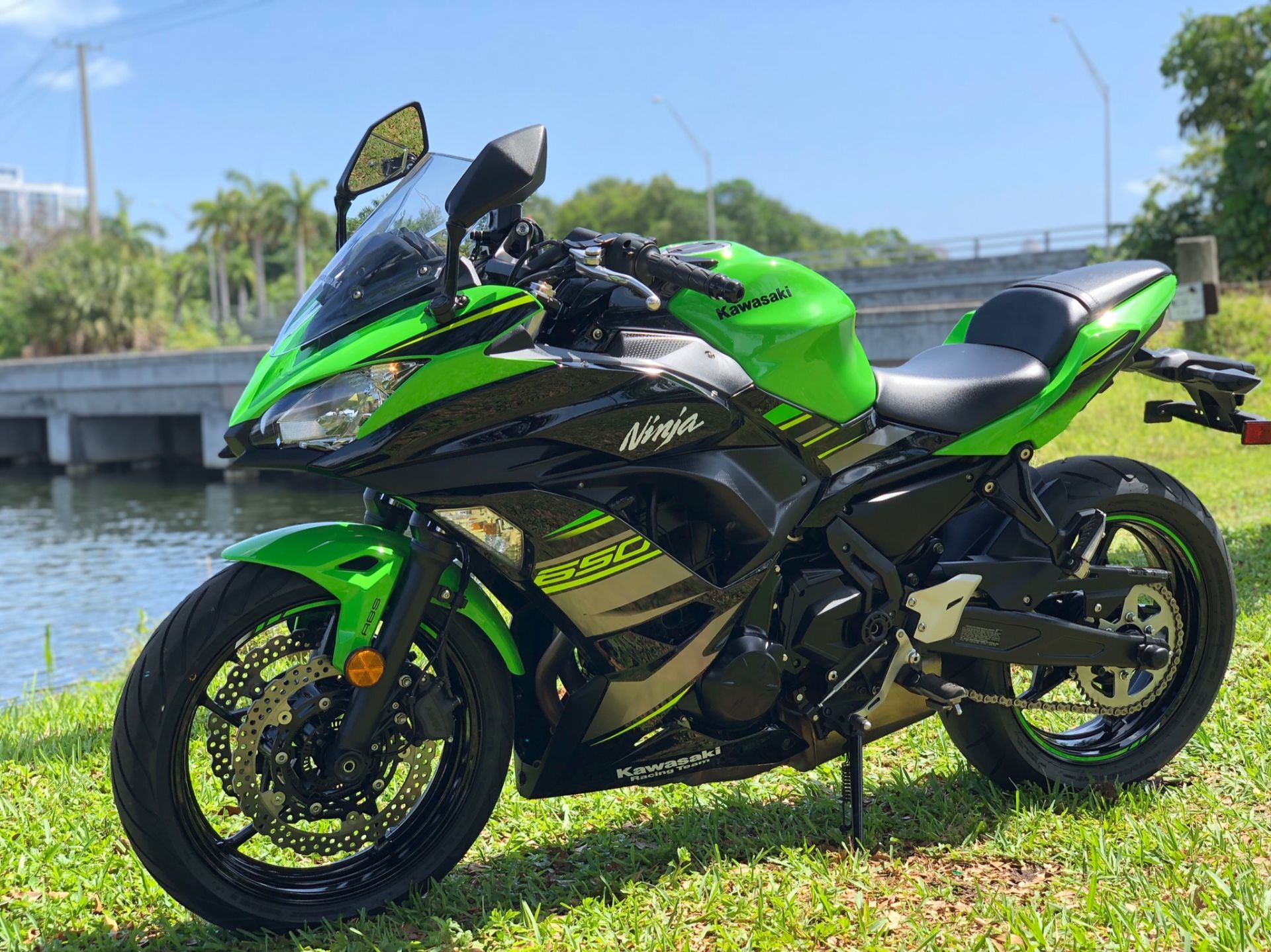 2018 Kawasaki Ninja 650 ABS KRT Edition in North Miami Beach, Florida - Photo 16