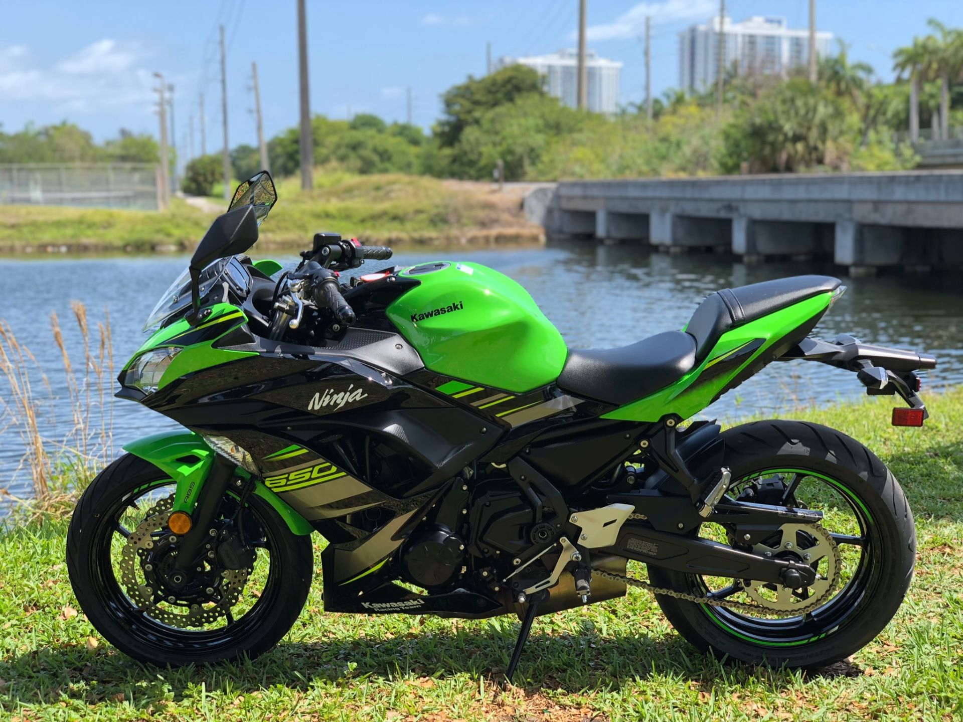2018 Kawasaki Ninja 650 ABS KRT Edition in North Miami Beach, Florida - Photo 17