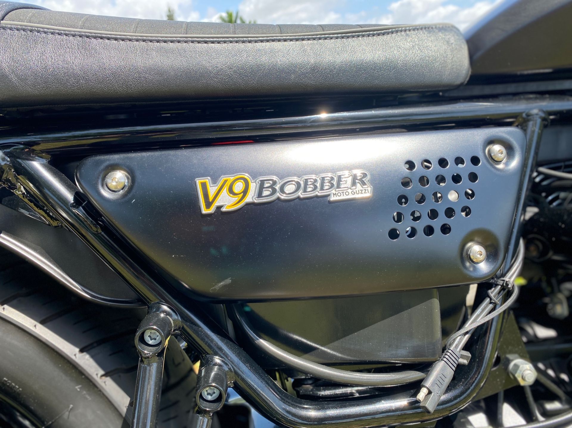2017 Moto Guzzi V9 Bobber in North Miami Beach, Florida - Photo 6